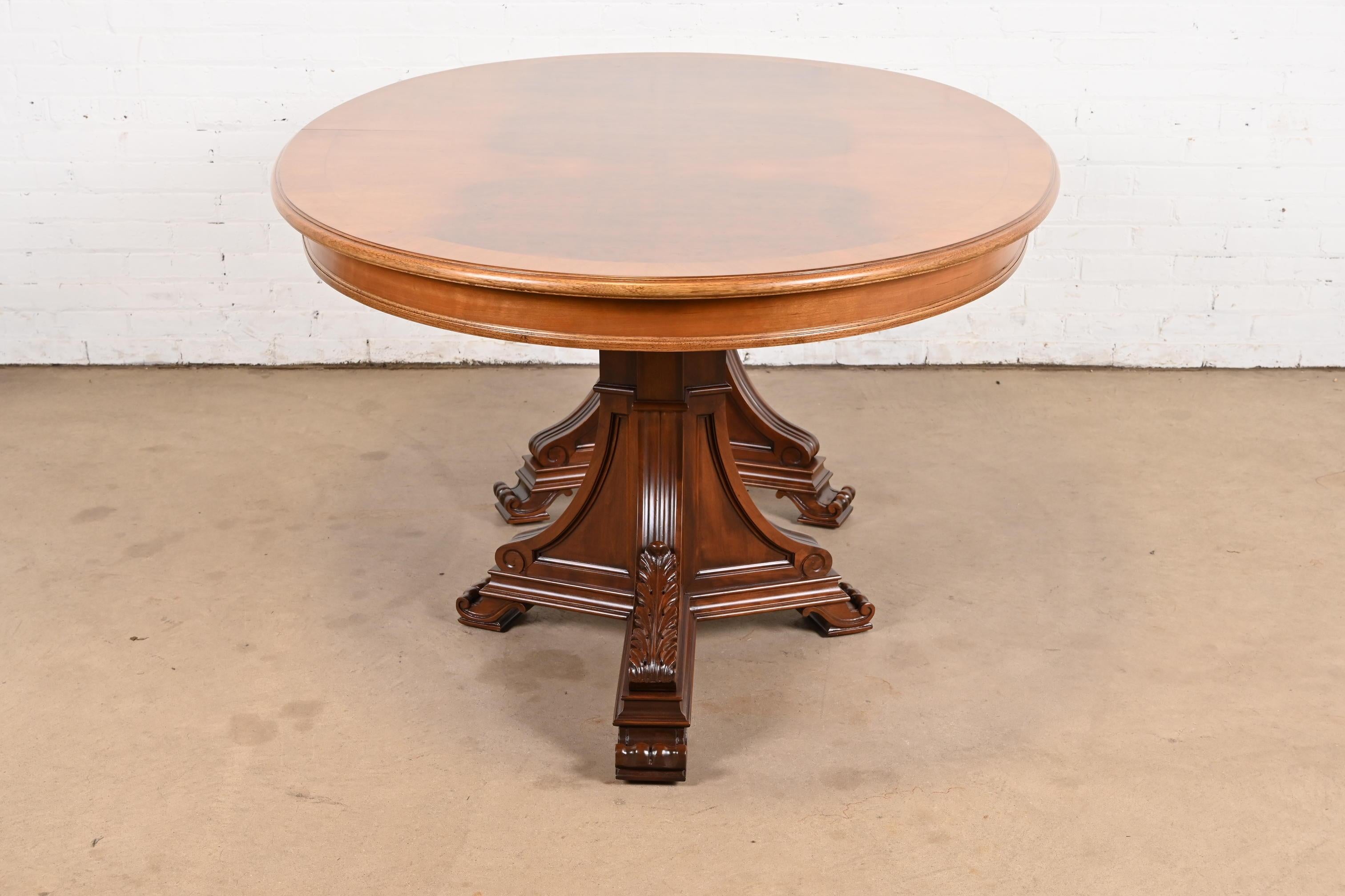 Karges Italian Provincial Burled Walnut Double Pedestal Extension Dining Table en vente 4