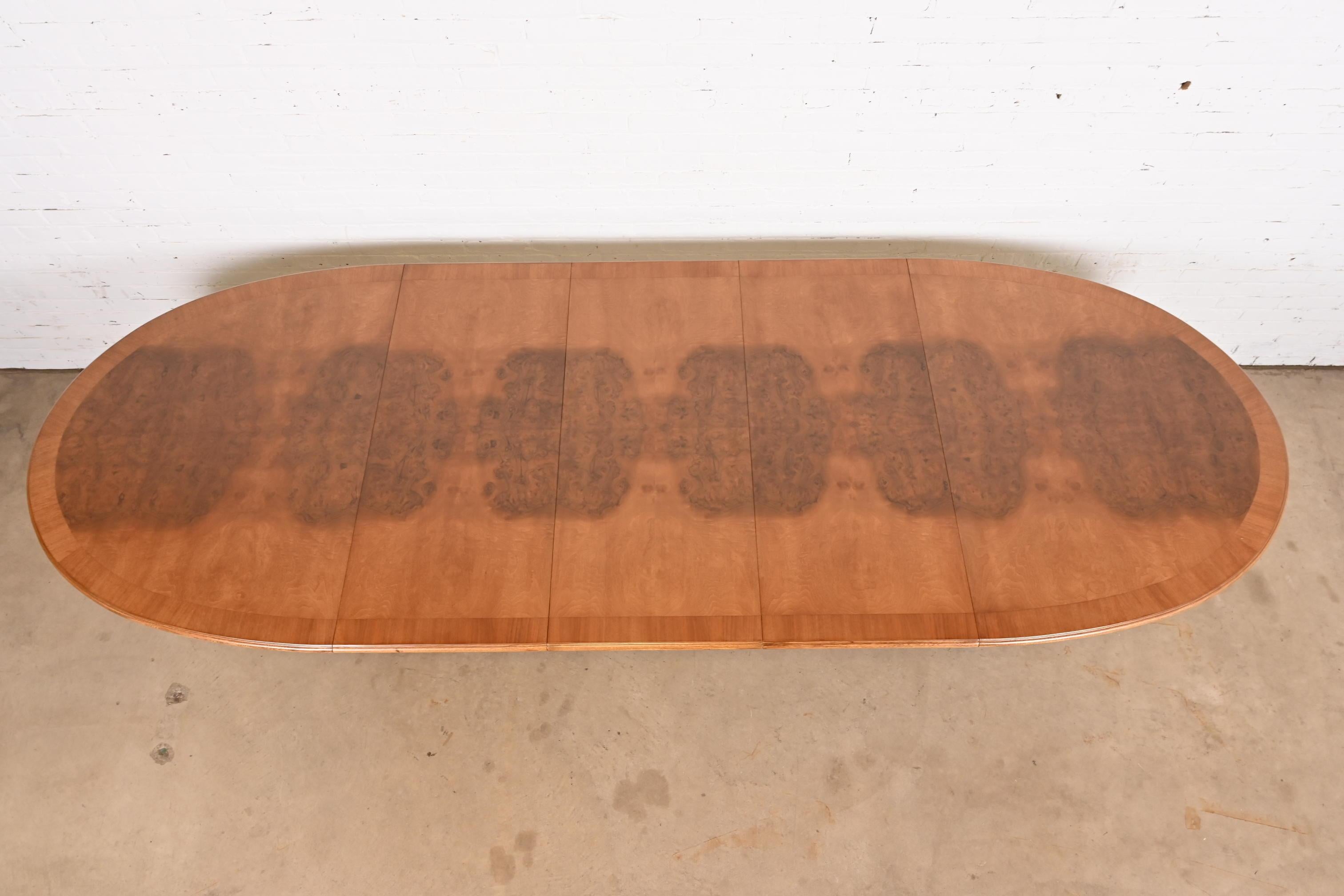 Karges Italian Provincial Burled Walnut Double Pedestal Extension Dining Table Bon état - En vente à South Bend, IN
