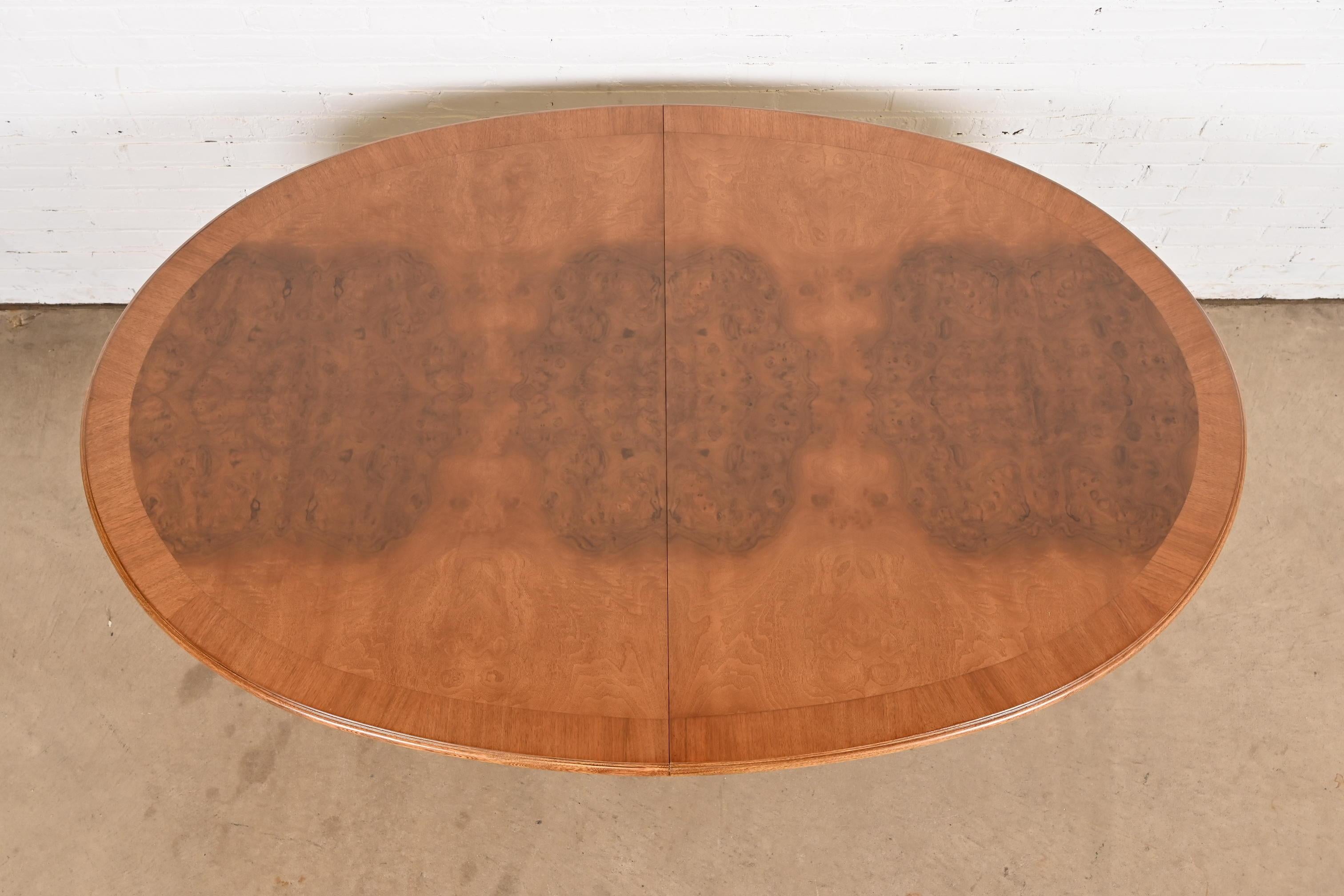 Karges Italian Provincial Burled Walnut Double Pedestal Extension Dining Table en vente 2