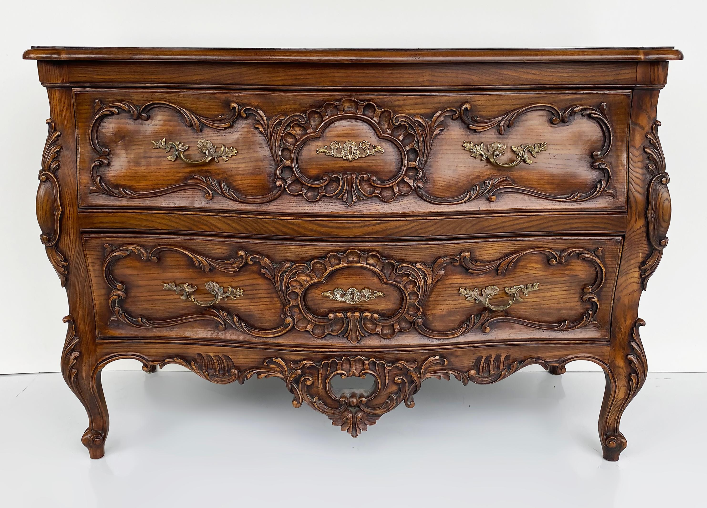Karges Louis XV Bombe Serpentine Bowfront Chest of Drawers in Walnut, Late 20thC For Sale 5