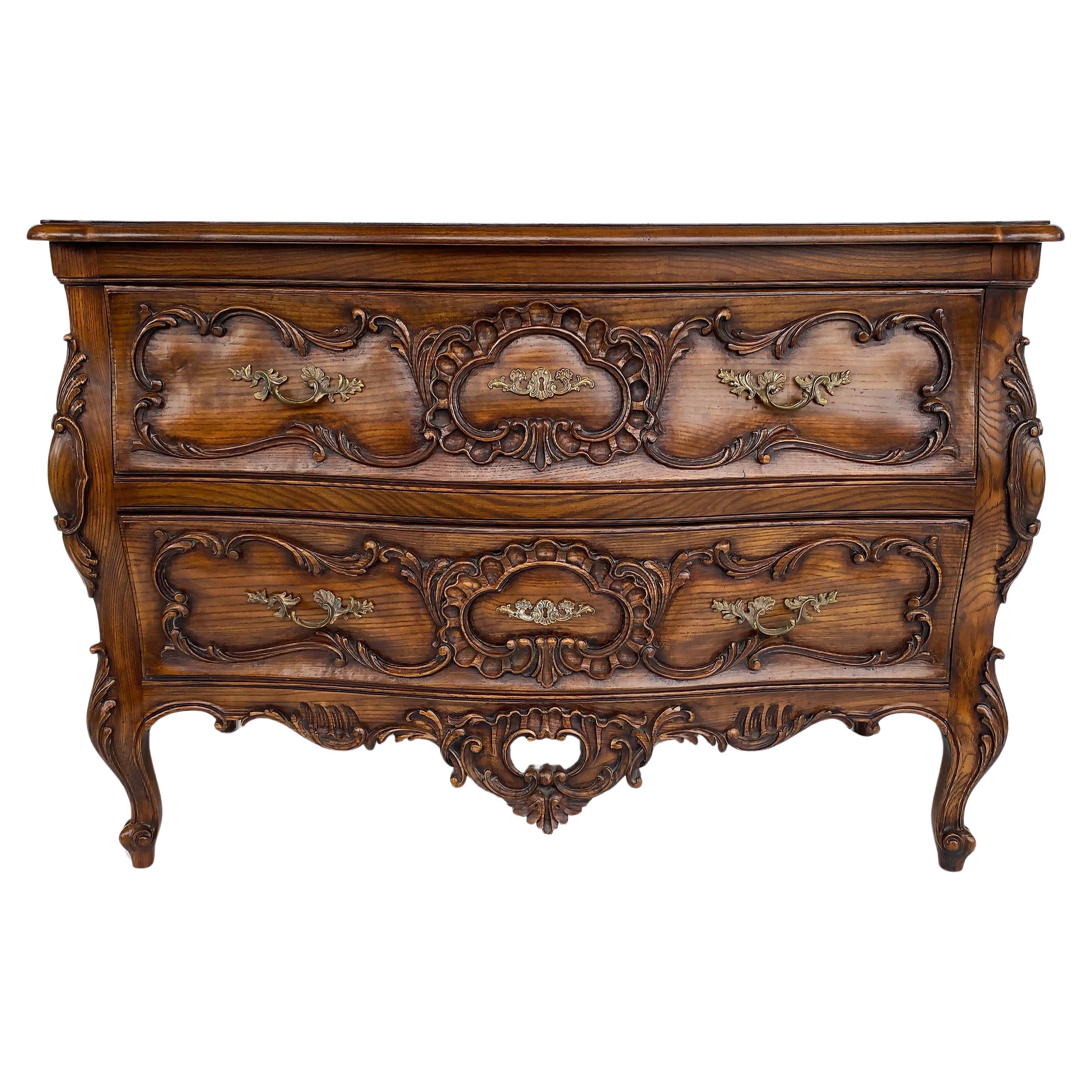 Karges Louis XV Bombe Serpentine Bowfront Chest of Drawers in Walnut, Late 20thC For Sale