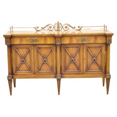 Karges Neoklassizistisches Mahagoni-Sideboard im Regency-Stil mit Messing-Goldbronze-Schmuck