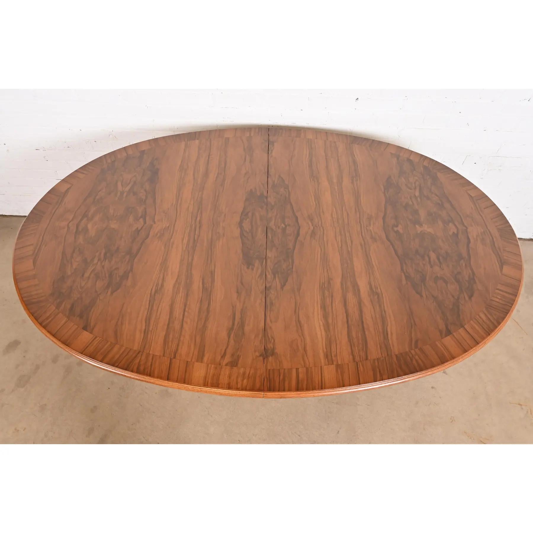 Karges Regency Mesa de Comedor Extensible de Doble Pedestal de Nogal Burled, Acabado en venta 4