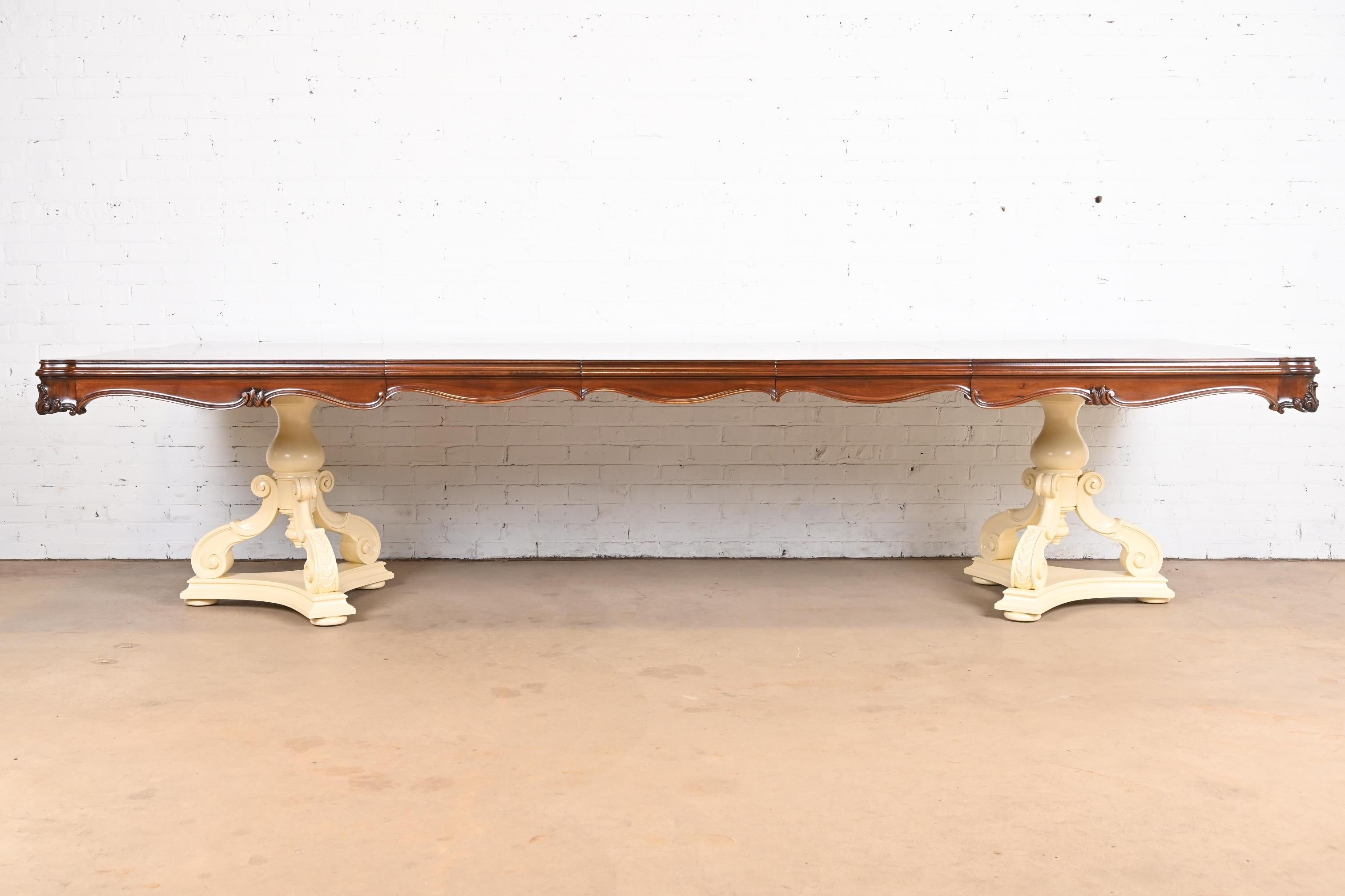 Karges Regency Nussbaum Wurzelholz Double Pedestal Extension Dining Table, neu lackiert (amerikanisch) im Angebot