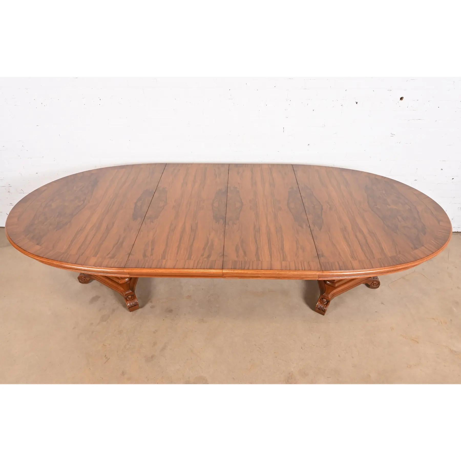 Karges Regency Mesa de Comedor Extensible de Doble Pedestal de Nogal Burled, Acabado mediados del siglo XX en venta
