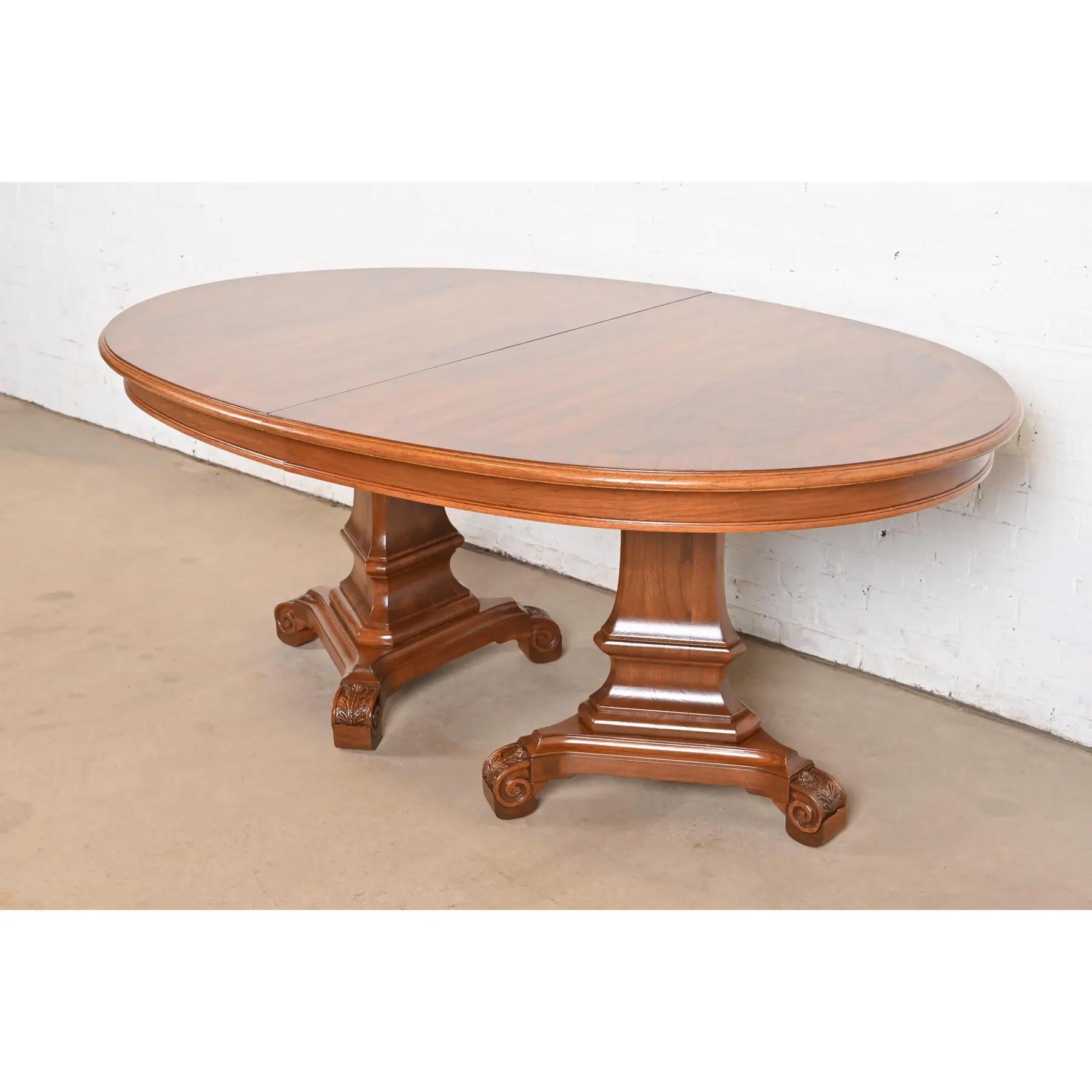 Karges Regency Mesa de Comedor Extensible de Doble Pedestal de Nogal Burled, Acabado en venta 3