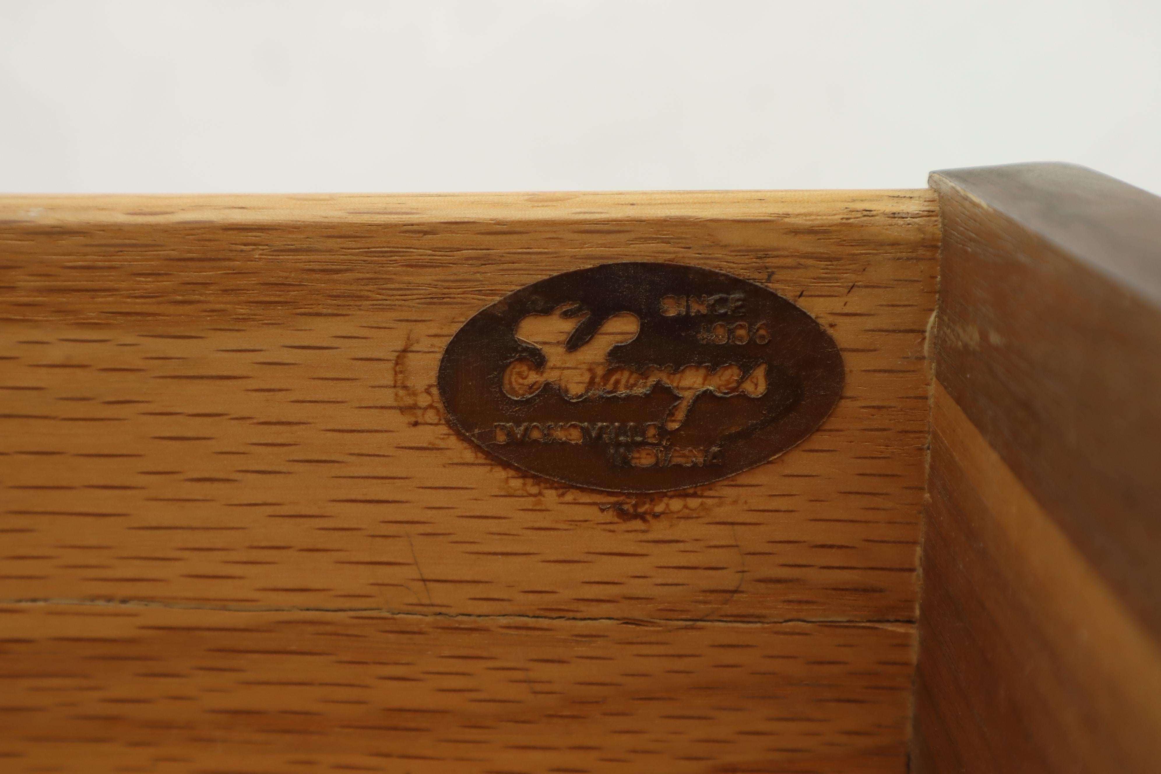 Karges Massivholz-Schreibtisch/Konsole aus französischem Nussbaumholz mit Landlederplatte (Französische Provence)