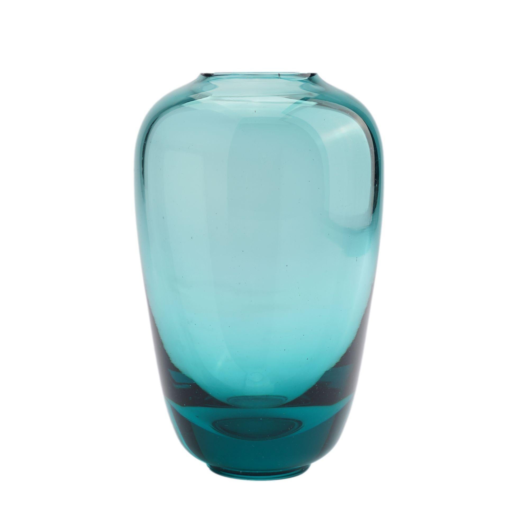 Blown and tapered art glass vase in Karhula's signature blue/green color and detailed with circular foot with polished pontil. Designed by Göran Hongell.

Signed on the underfoot: GF 11, Karhula

Finland, 1940's.