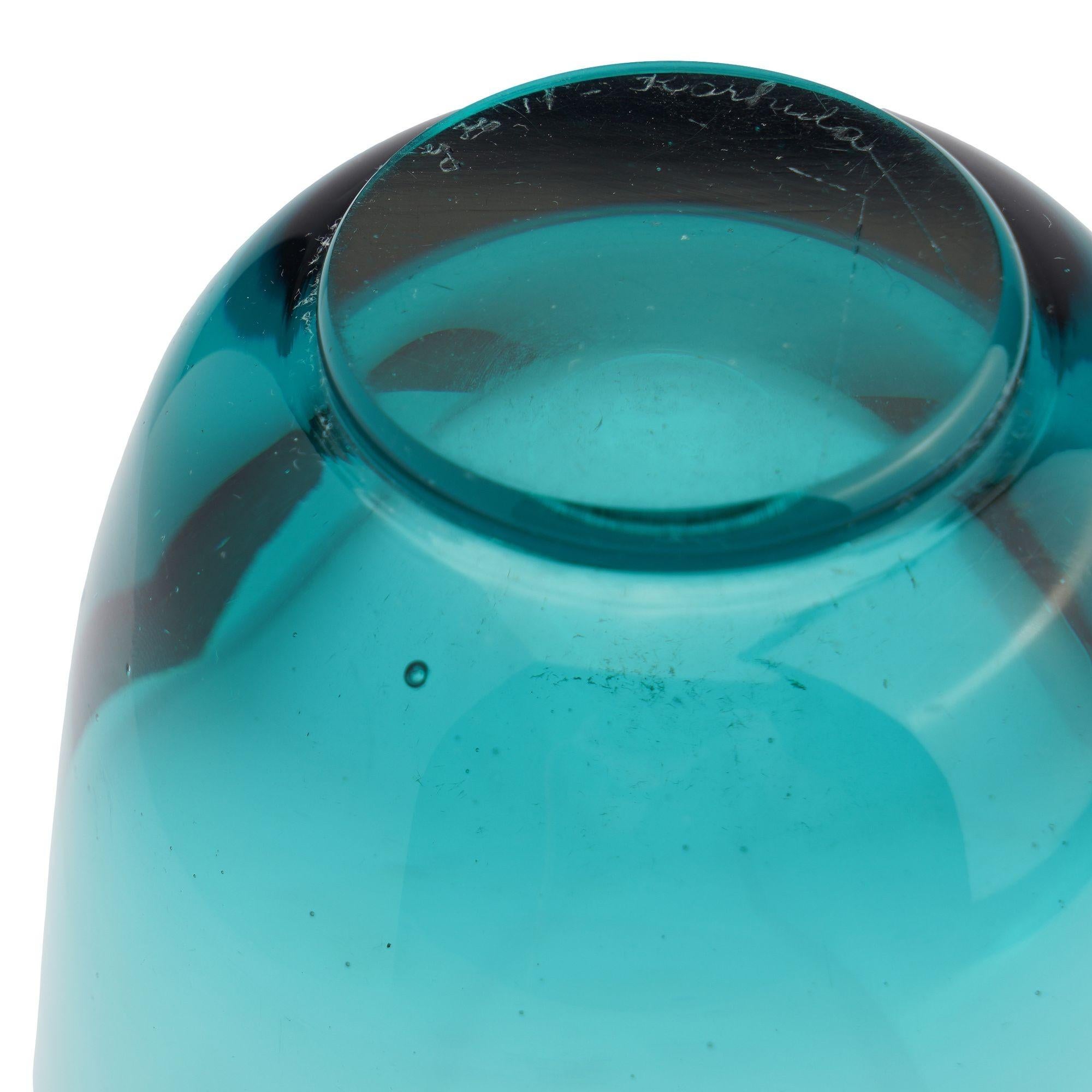 Blaugrüne Vase aus mundgeblasenem Karhula-Kunstglas, 1940er-Jahre (Mitte des 20. Jahrhunderts) im Angebot