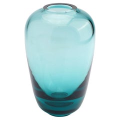 Blaugrüne Vase aus mundgeblasenem Karhula-Kunstglas, 1940er-Jahre
