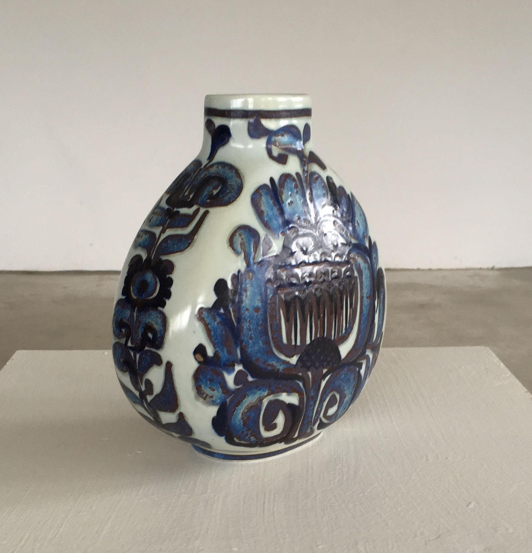 1960s Kari Christensen, Danish floral decoration bottle vase, Royal Copenhagen Aluminia

Mid-Century Modern faience bottle vase in good condition designed by Kari Christensen with blue and purple glaze and 1960s abstract floral decoration style.