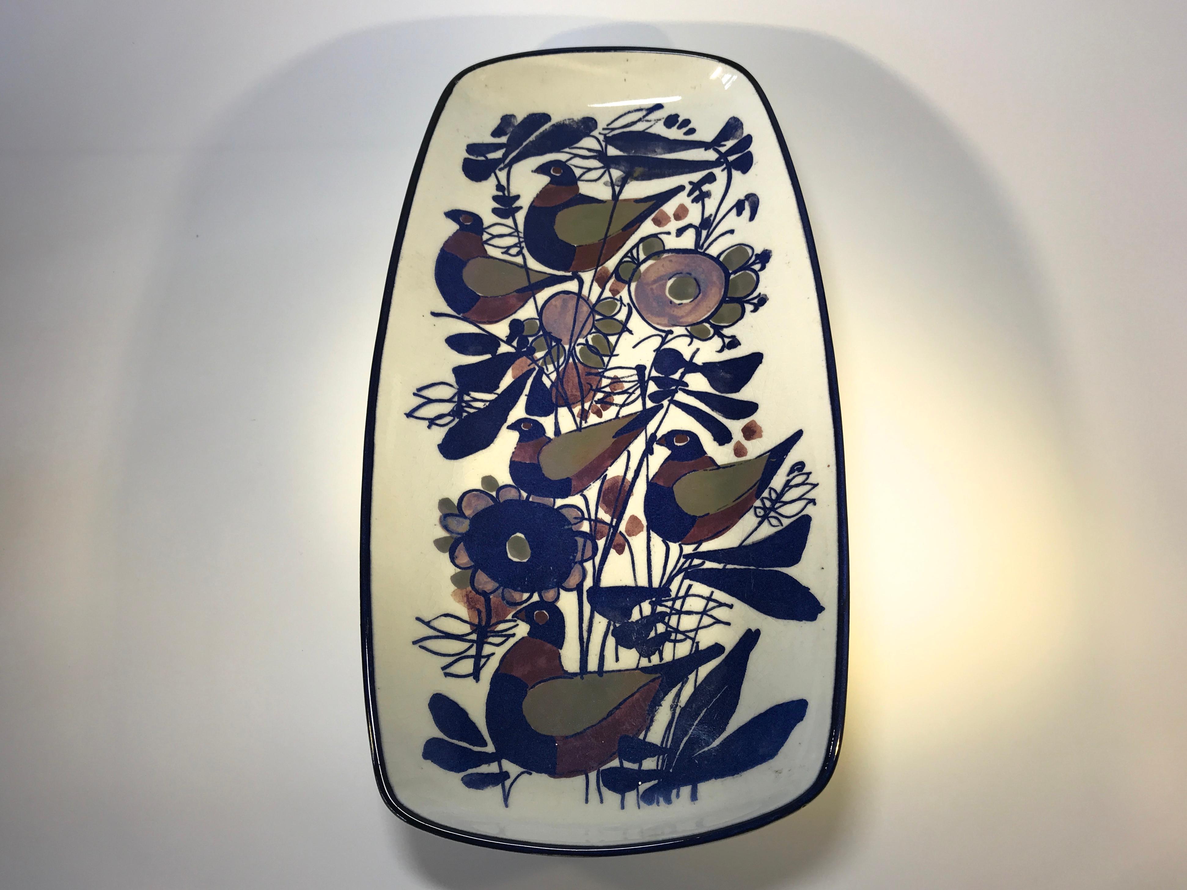 Kari Christensen for Royal Copenhagen Aluminia. Glazed large oblong ceramic dish with bird decoration. Soft hues of blue and maroon from the Tenera series, circa 1965
Signed and numbered 2744 on reverse
In good condition. Light crazing on front