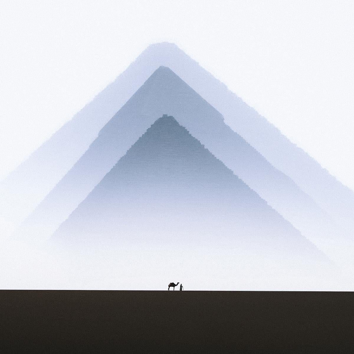 Landscape Photograph Karim Amr - Photographie Camel and Pyramids 64" x 64" encadrée par Karim