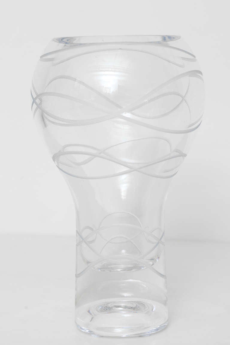 Moderne Karim Rashid for Nambe Figure 8 Crystal Glass Etched Vase en vente