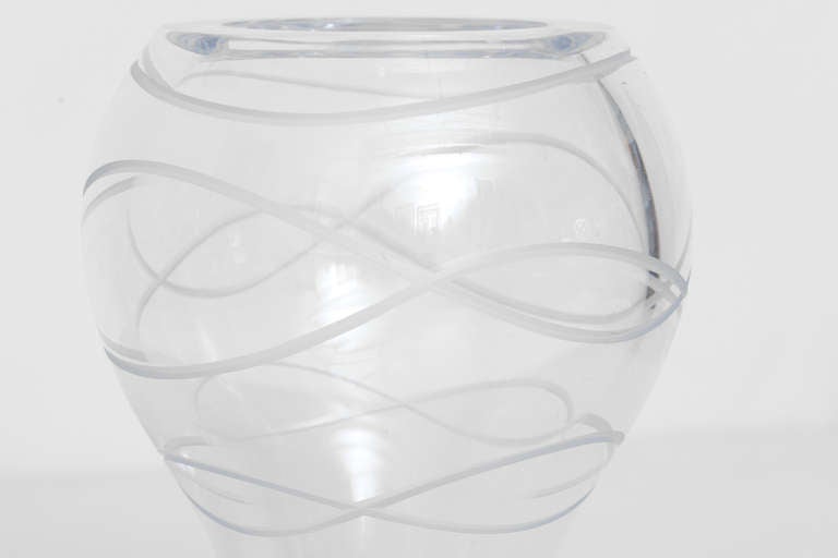 Cristal Karim Rashid for Nambe Figure 8 Crystal Glass Etched Vase en vente