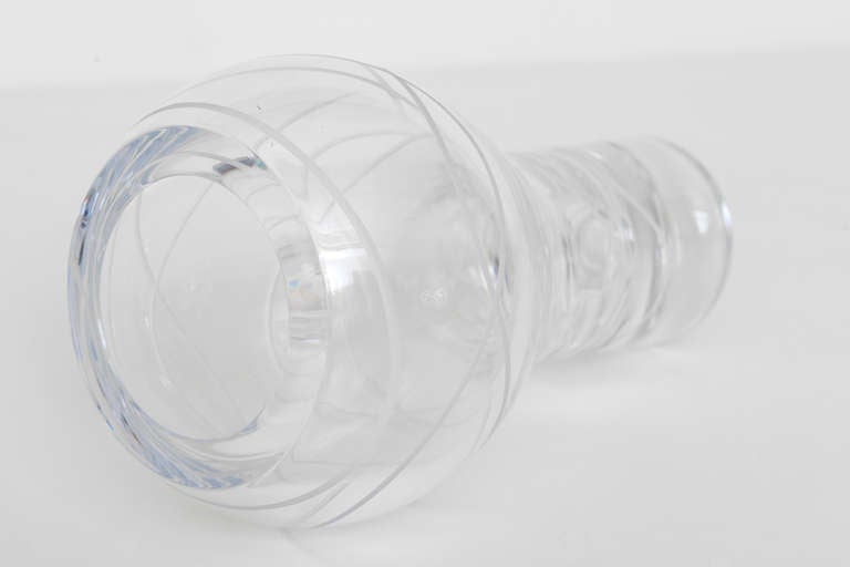 Karim Rashid for Nambe Figure 8 Crystal Glass Etched Vase In Good Condition For Sale In North Miami, FL