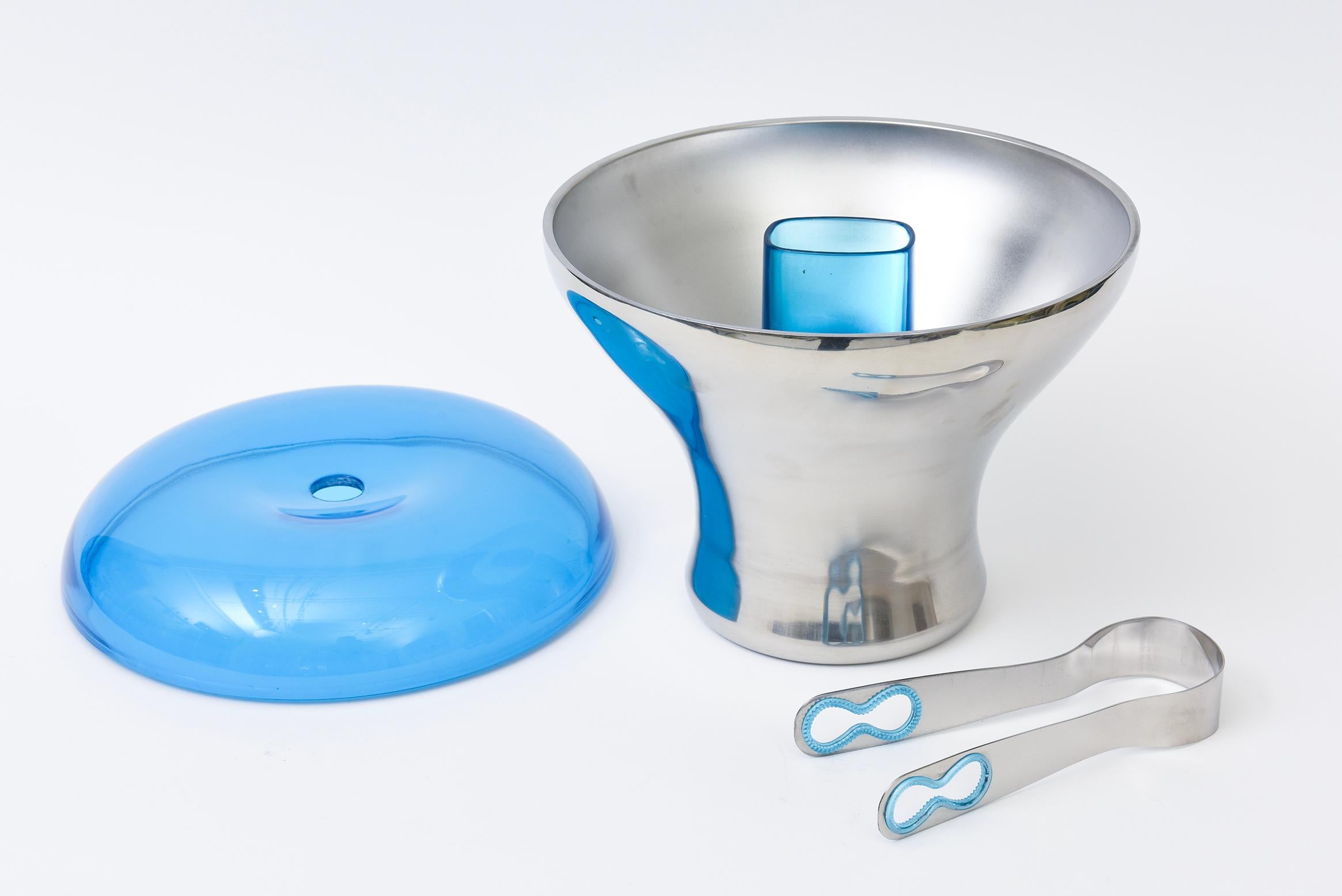 Nordamericano Karim Rashid Lucite blu zaffiro, secchiello per il ghiaccio A Space Age in acciaio inossidabile, infradito in vendita