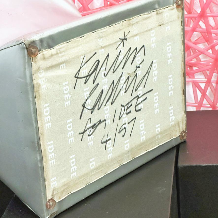 Fin du 20e siècle Tabouret de chambre en vinyle argenté Karim Rashid pour IDEE, édition limitée, signé et numéroté en vente