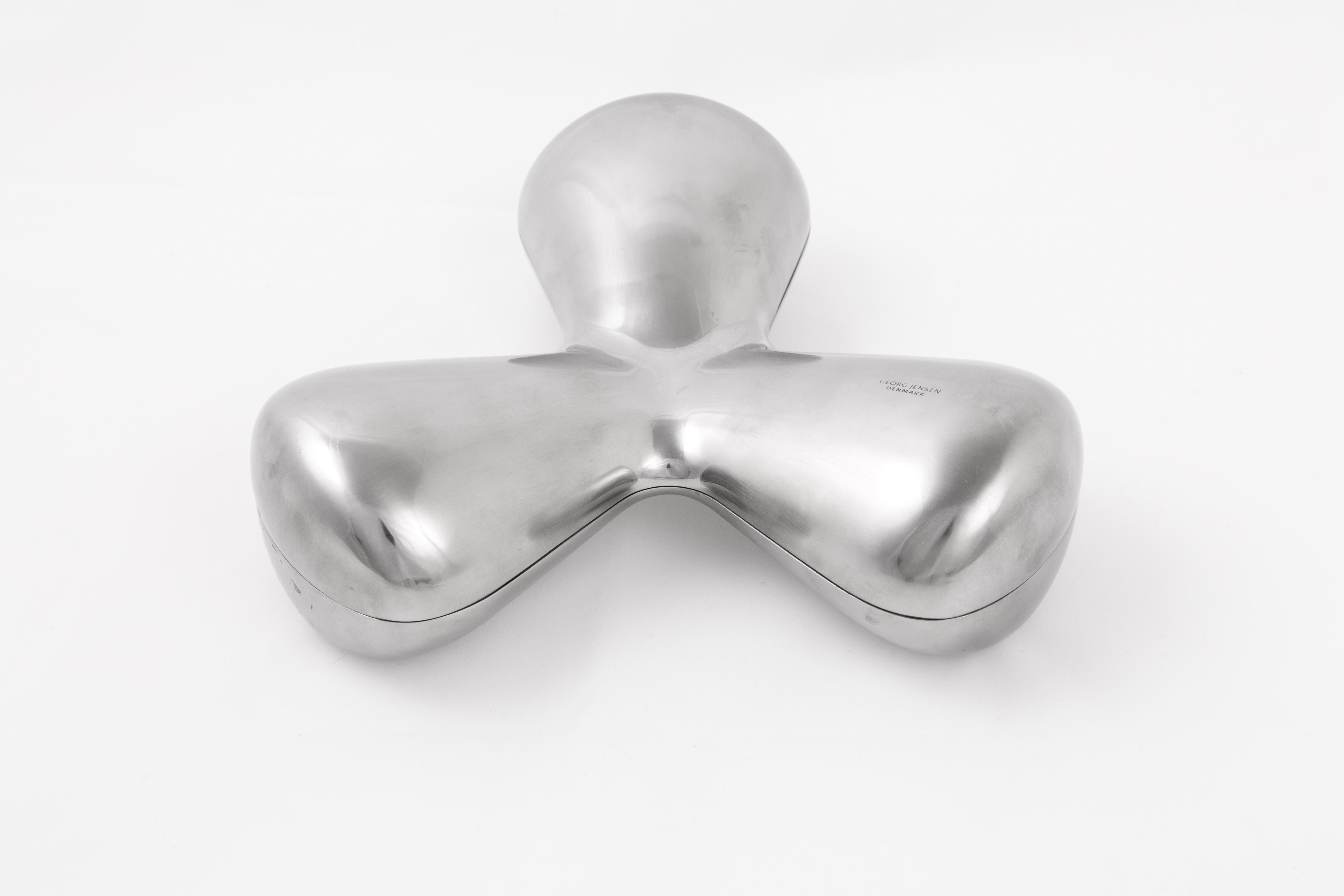 Karim Rashid .The spin box speaks the pure and organic design of Georg Jensen. None other than star designer Karim Rashid designed the stylish storage box with cryptic symbolism. The spin box is made of stainless steel, with a removable white