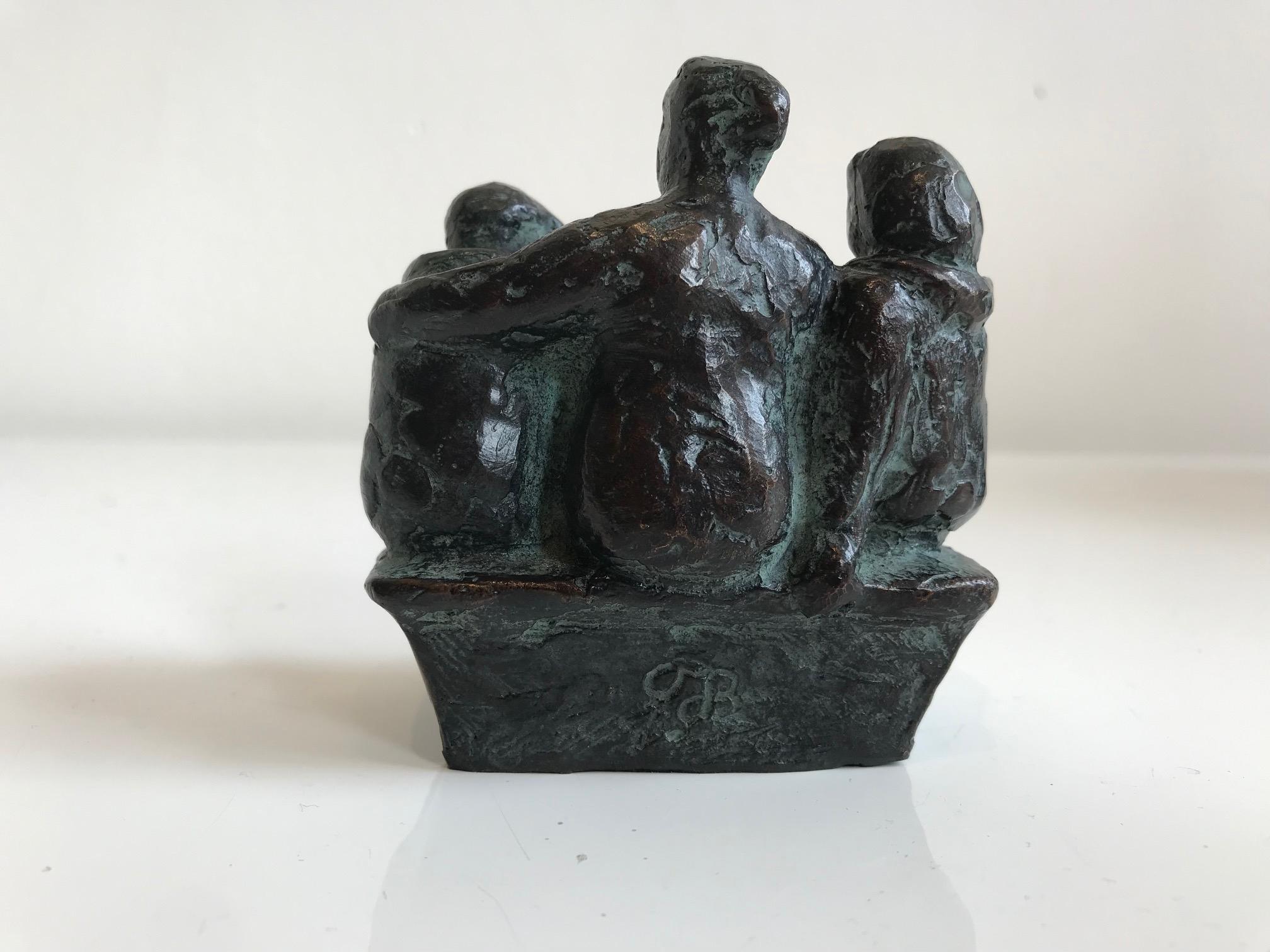 ''Amigos en un banco'' Escultura de bronce verde de tres amigos en un banco 3
