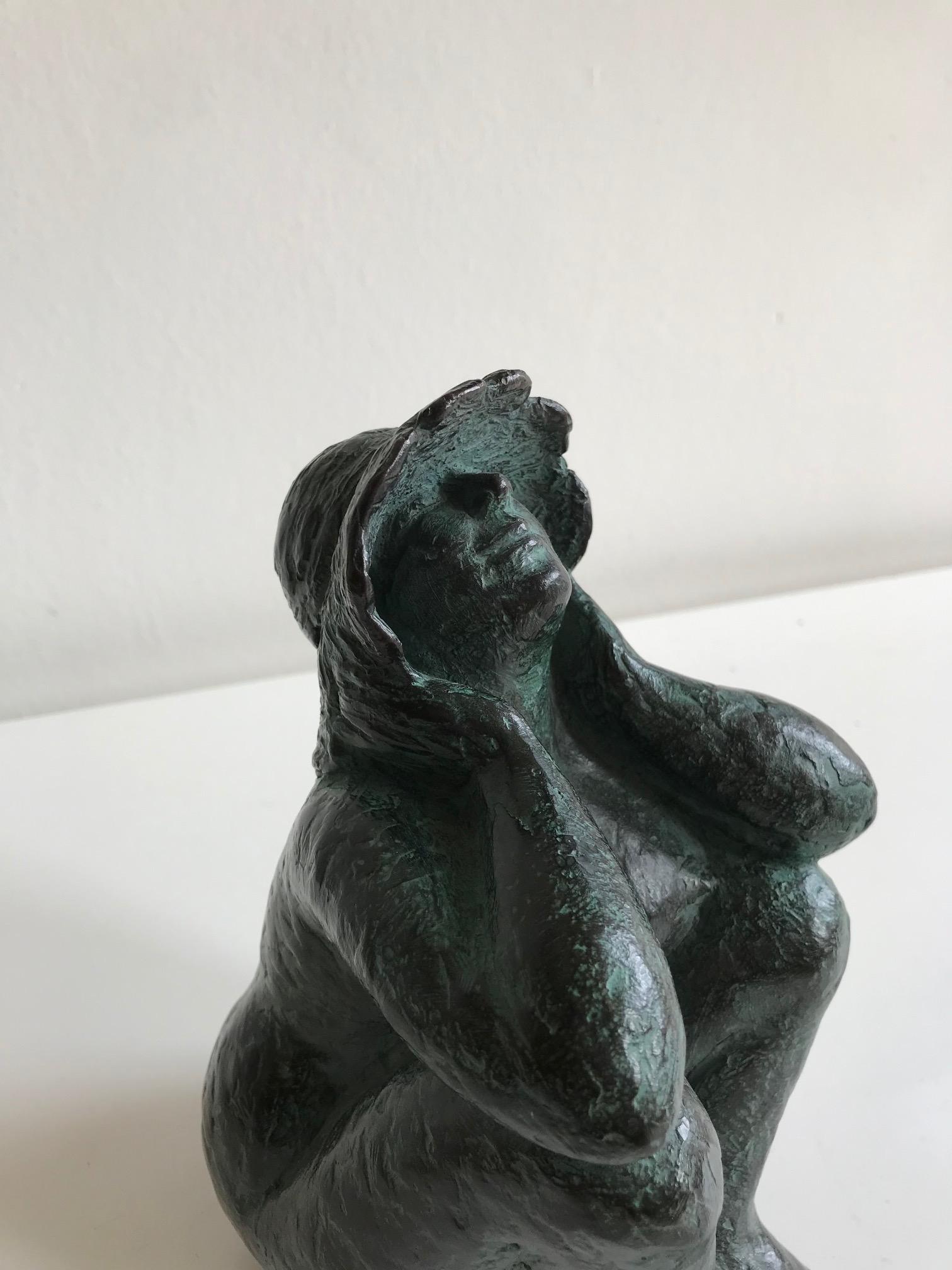Karin Beek's (1948) bronze sculptures are characterized by a friendly, round and at the same time monumental style. They breathe the atmosphere of everyday life. Beek would like her sculptures to be accessible, touch the viewer and, also, invite