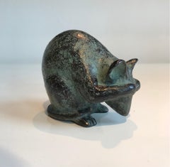 ''Ratón, Escondiéndose'' Escultura Contemporánea Holandesa de Bronce de un Ratón Escondiéndose