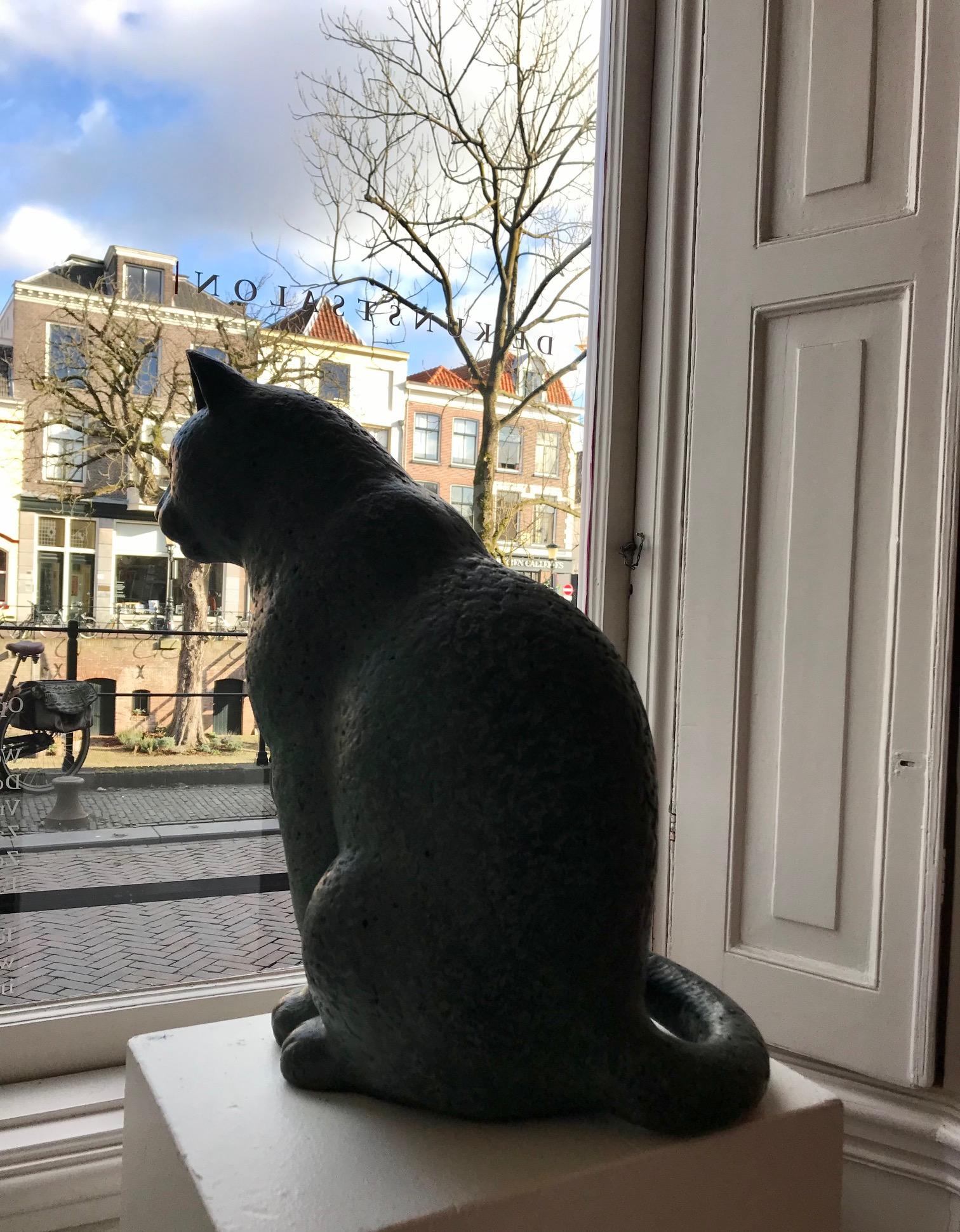 sitting cat sculpture