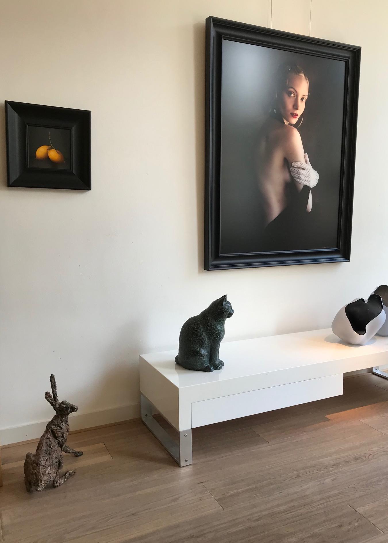 ''Chat assis'' Sculpture en bronze contemporaine hollandaise de chat, félin en vente 7