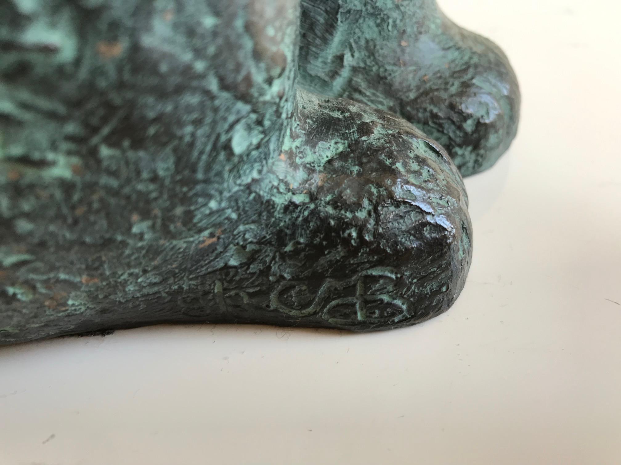 ''Chat assis'' Sculpture en bronze contemporaine hollandaise de chat, félin en vente 2