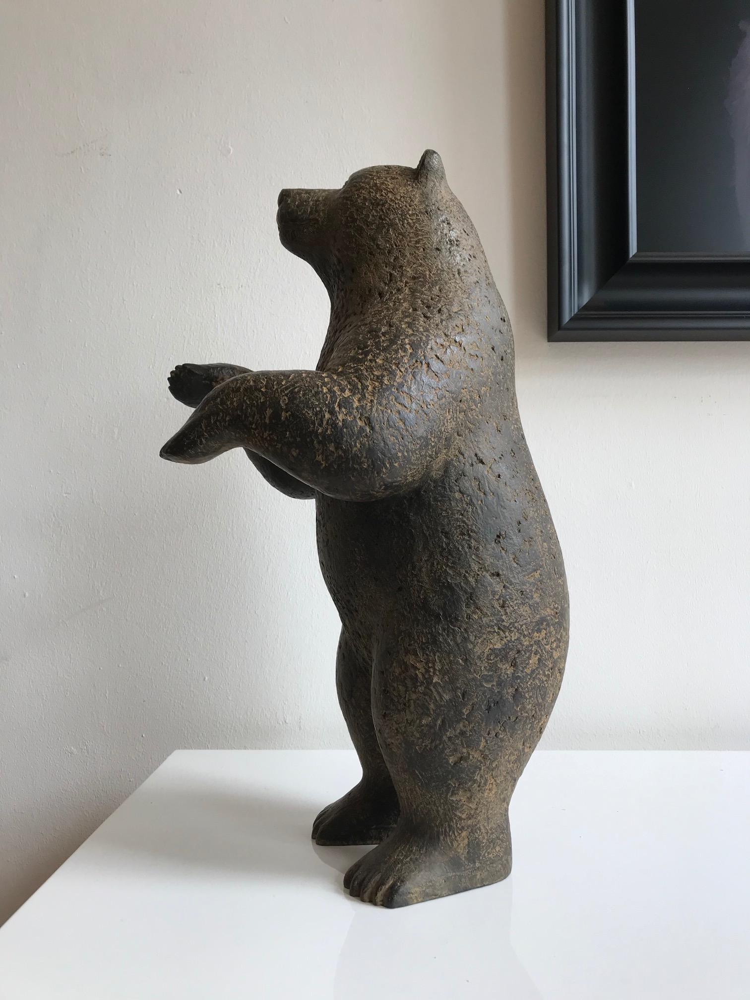 Karin Beek's (1948) bronze sculptures are characterized by a friendly, round and at the same time monumental style. They breathe the atmosphere of everyday life. Beek would like her sculptures to be accessible, touch the viewer and, also, invite