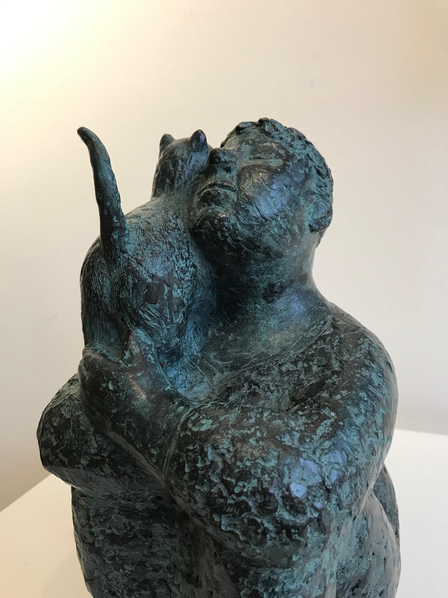 Sculpture contemporaine néerlandaise en bronze d'une femme et d'une chaton « Sweet Kitten » en vente 1