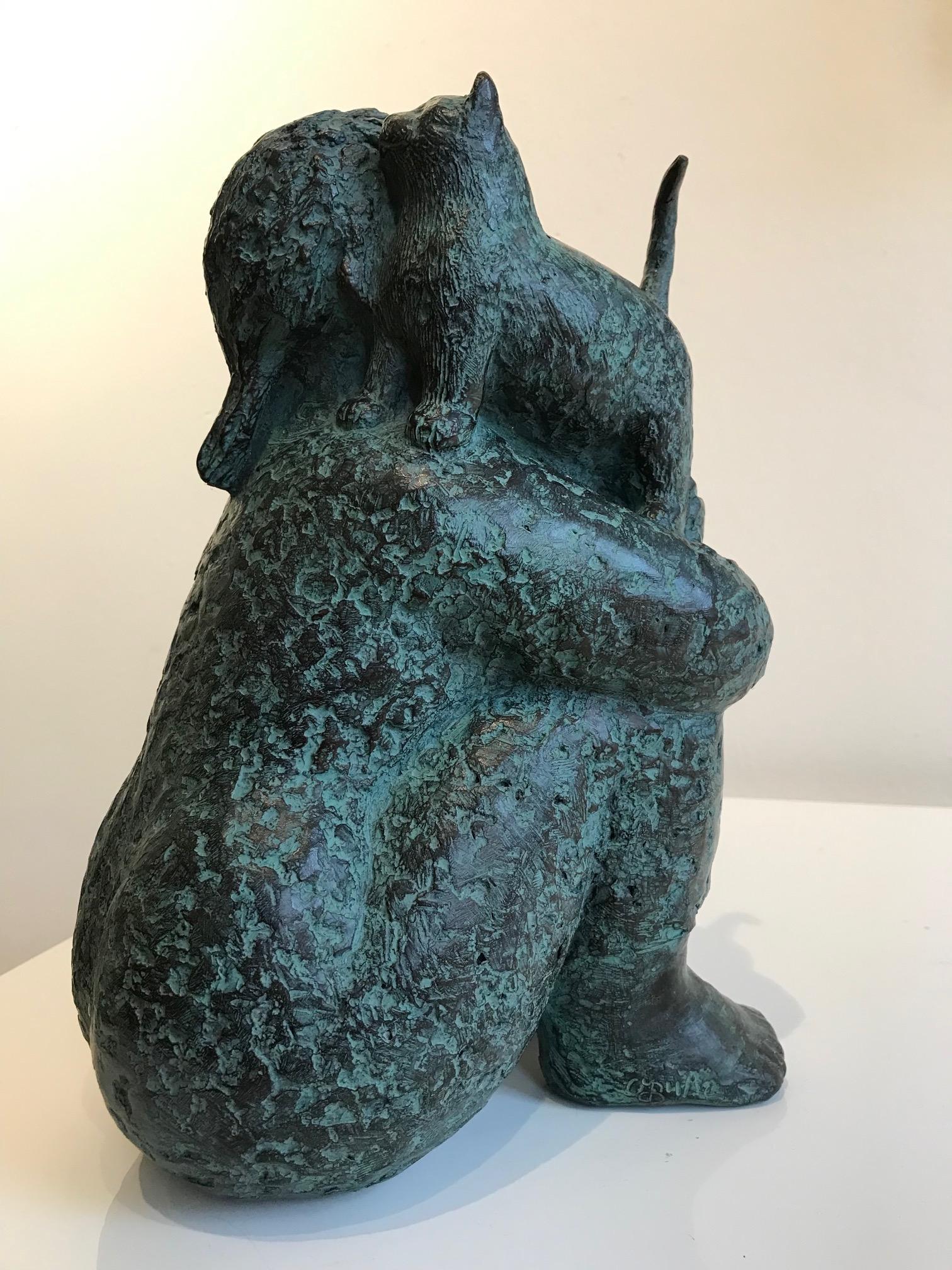 Sculpture contemporaine néerlandaise en bronze d'une femme et d'une chaton « Sweet Kitten » en vente 2
