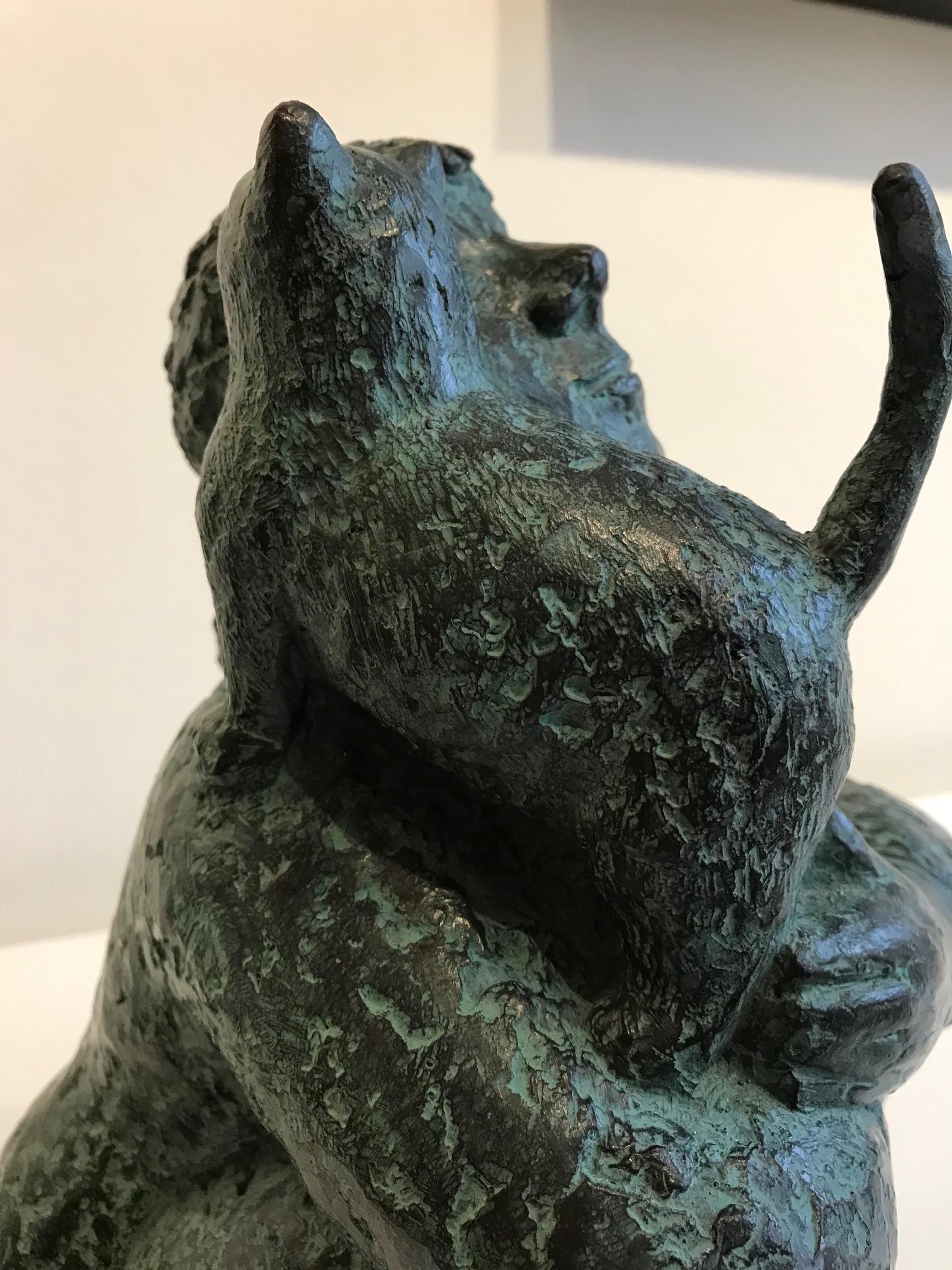 Sculpture contemporaine néerlandaise en bronze d'une femme et d'une chaton « Sweet Kitten » en vente 6