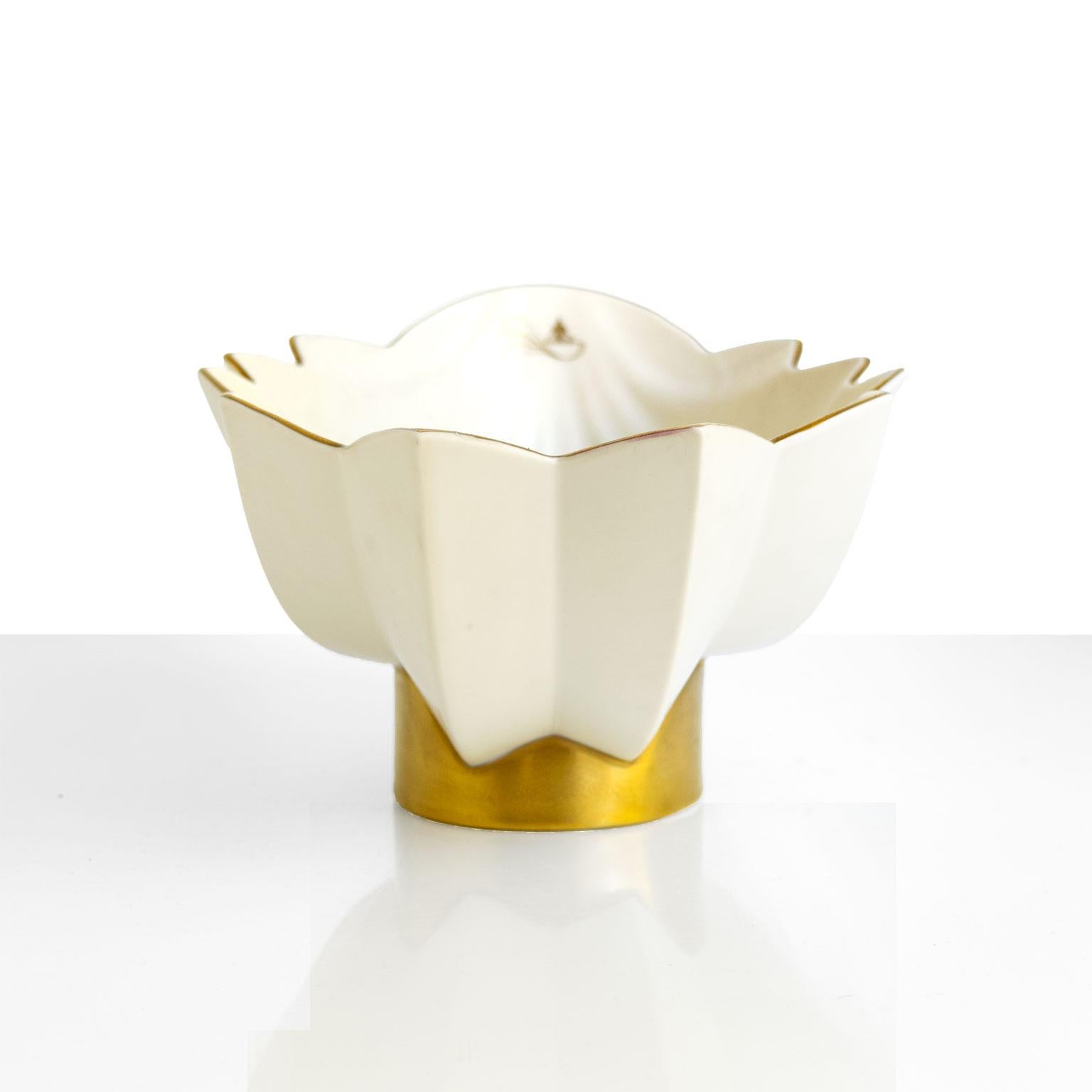 Karin Bjòrquist cuenco esmaltado blanco y dorado, Rörstrand Suecia, escandinavo moderno Sueco en venta