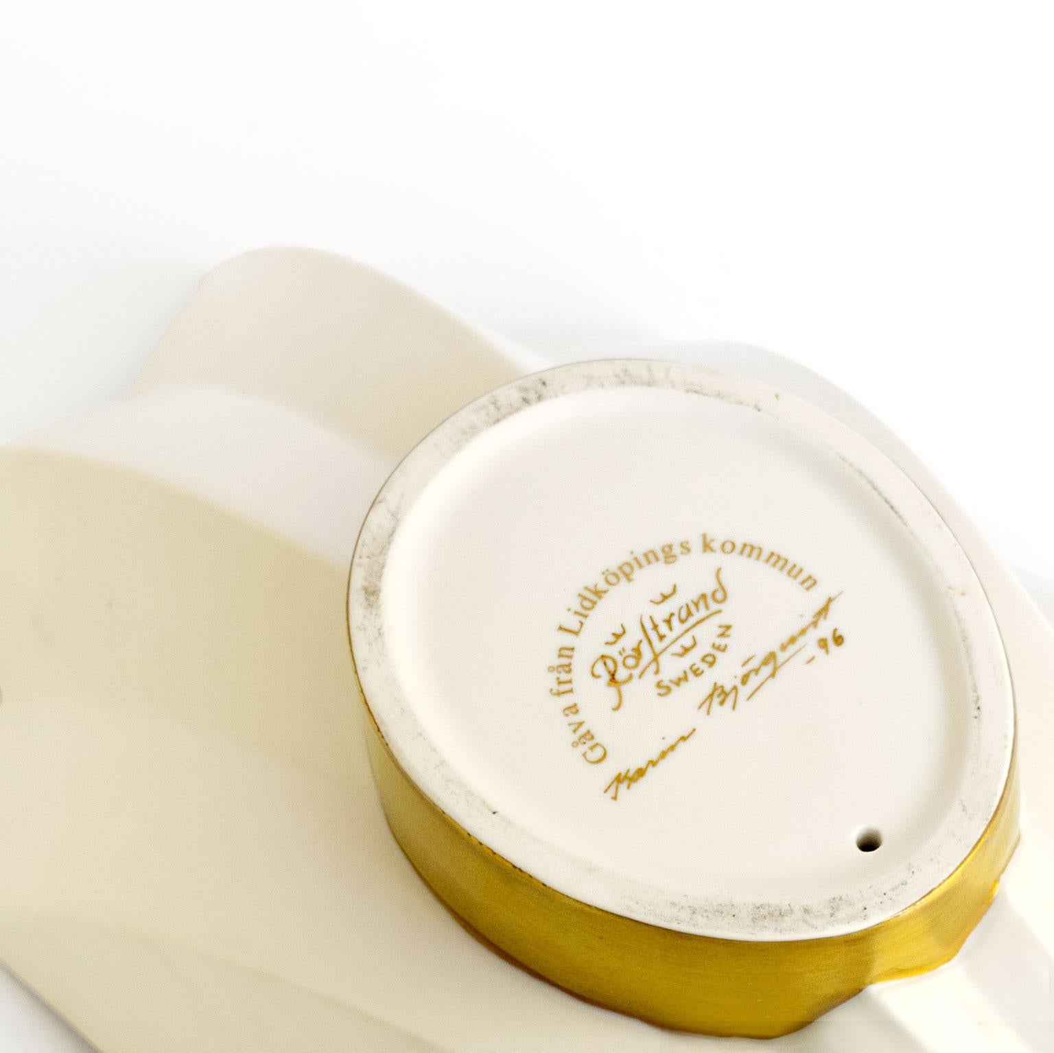 Karin Bjòrquist cuenco esmaltado blanco y dorado, Rörstrand Suecia, escandinavo moderno Cerámico en venta