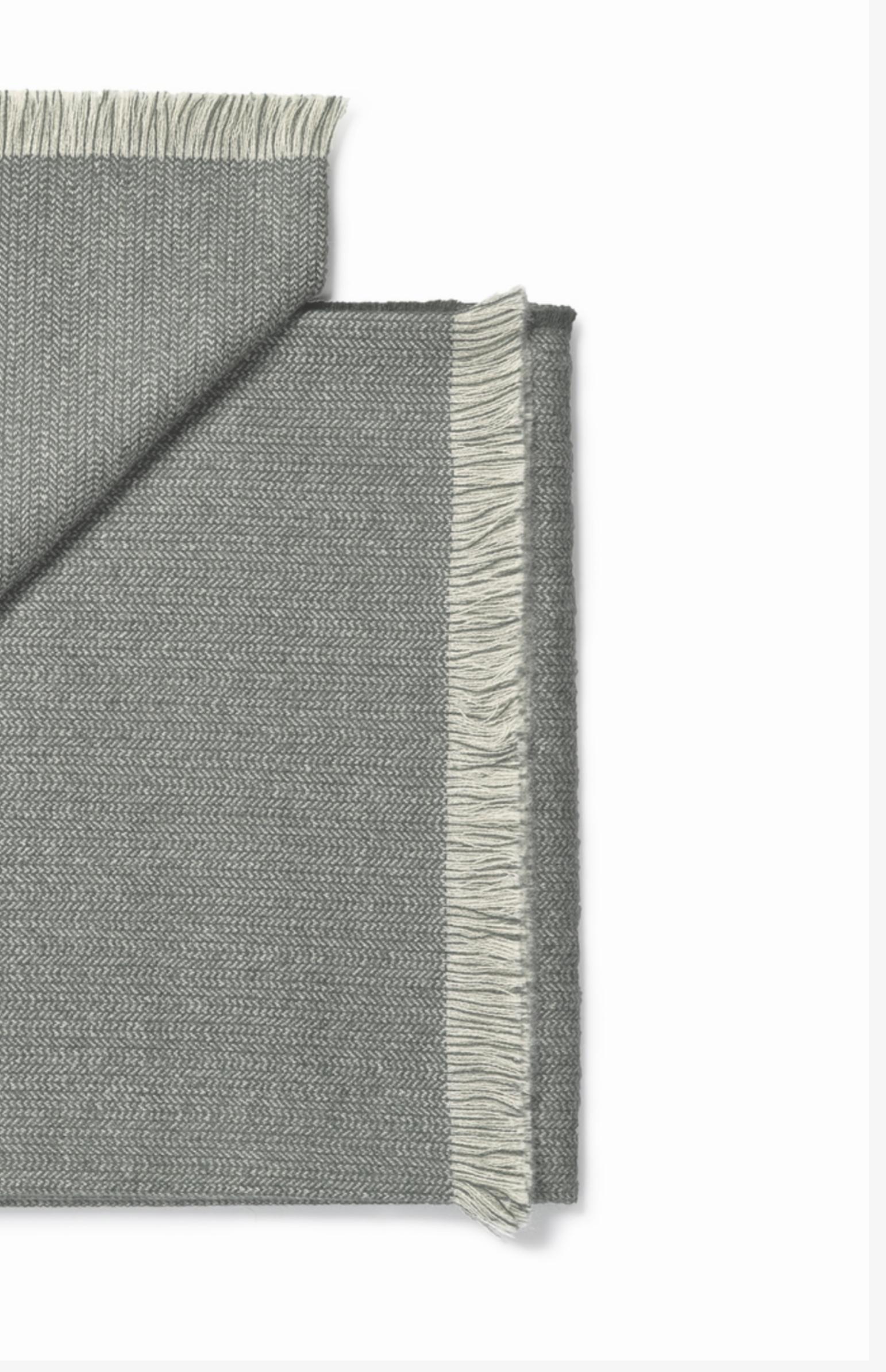 Mid-Century Modern Karin Carlander, 2022, couverture en laine verte décorée de fougères vertes pour Karakter en vente