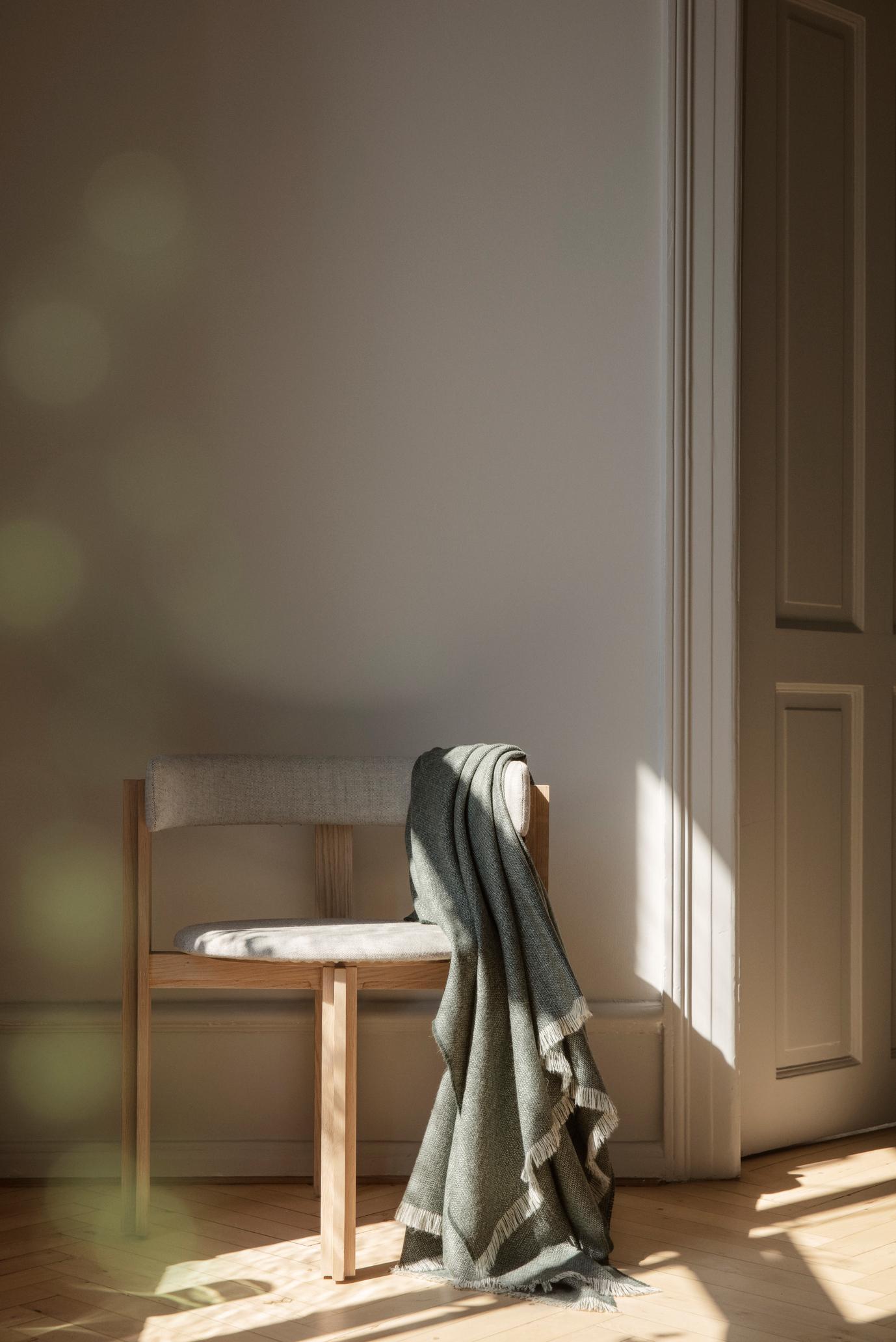 XXIe siècle et contemporain Karin Carlander Grey Heddles Throw For Karakter en vente
