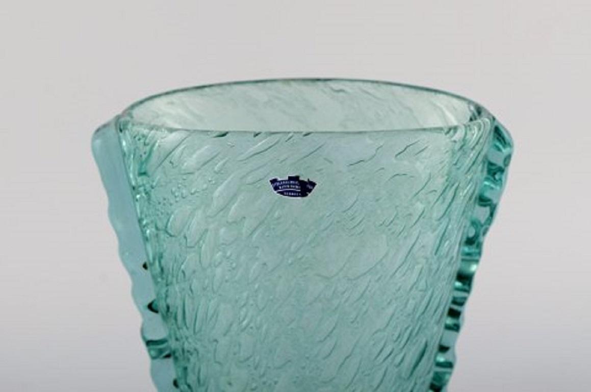 Suédois Karin Hammar pour Stockholm Glasbruk, paire de vases en verre d'art turquoise en vente