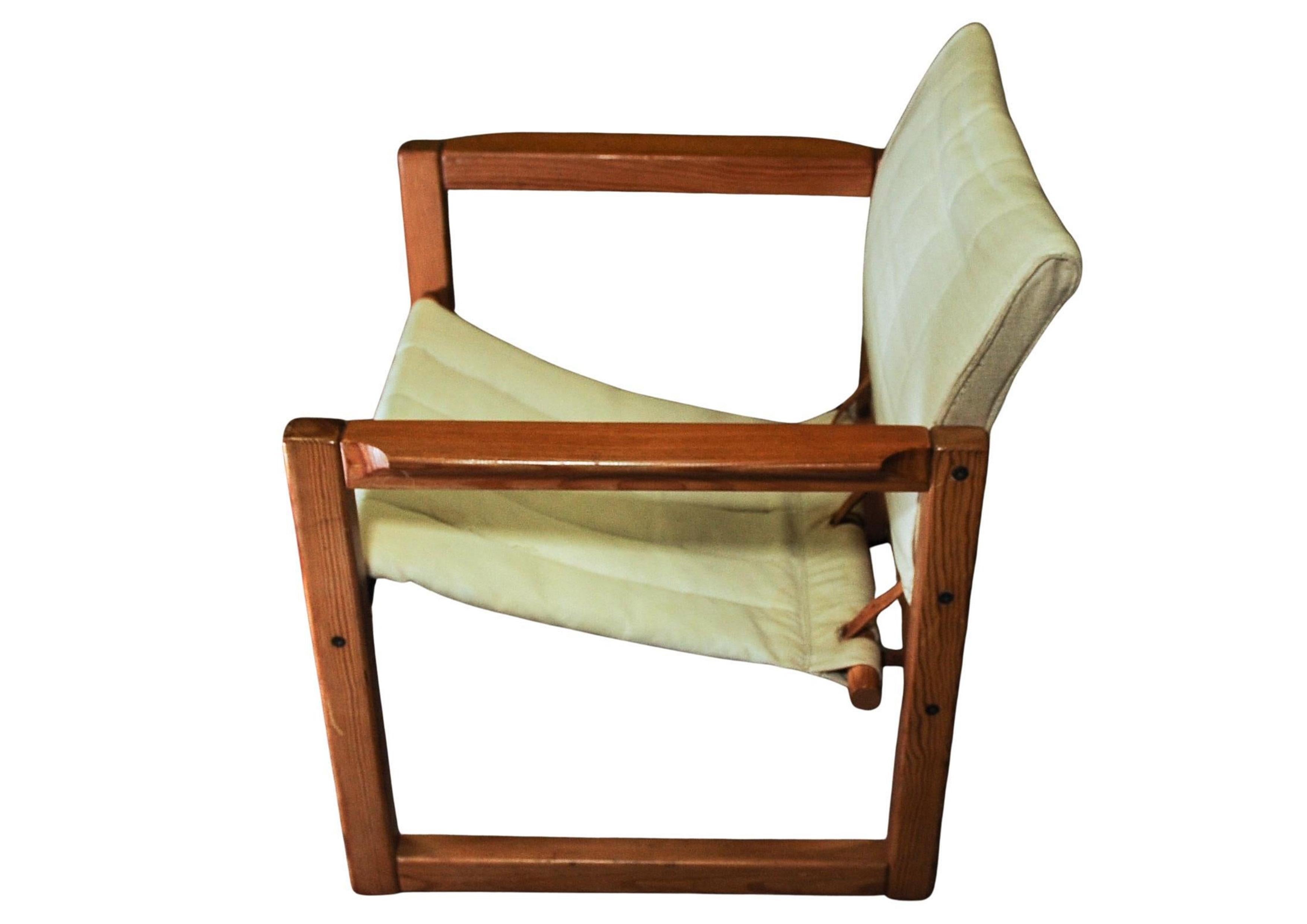 Karin Mobring Fauteuil Safari en pin avec assise en toile et sangles en cuir Fabriqué en Suède pour Ikea 1972

Karin Elisabet Mobring (1927-08-07 - 2005-02-17), Designer de meubles
Karin Mobring était designer de meubles. Les meubles qu'elle a