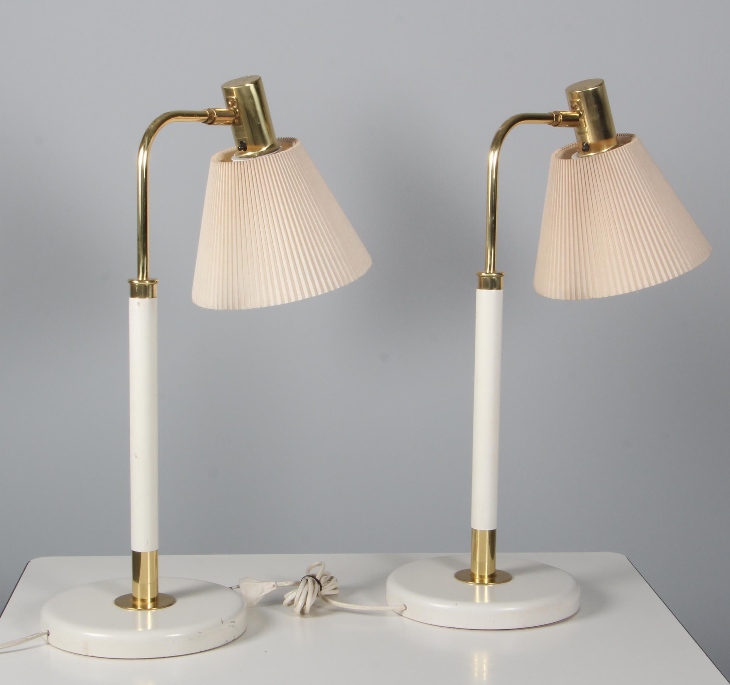 Laiton Karin Mobring, Thomas Jelinek : Stockholm. Paire de lampes de bureau, Suède, années 1960 en vente