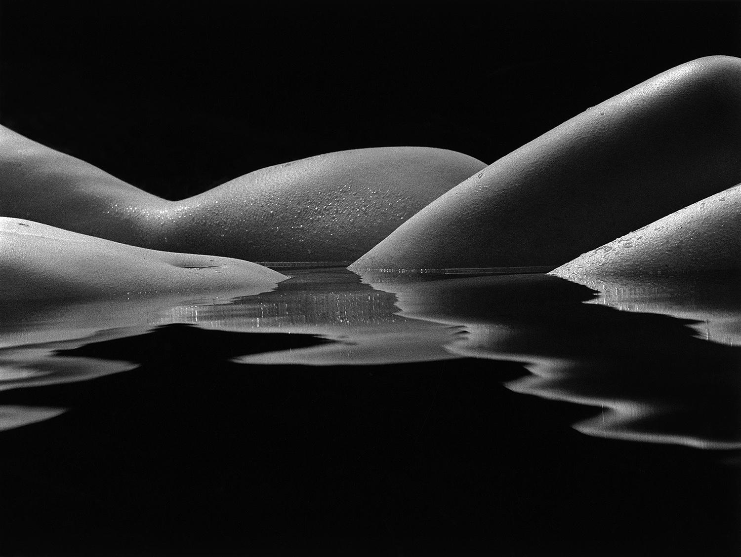 Karin Rosenthal Black and White Photograph – Ripples