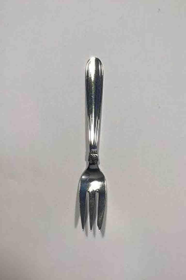 Karina silver cake fork W. & S. Sørensen

Measure: L 13.8 cm/5.43