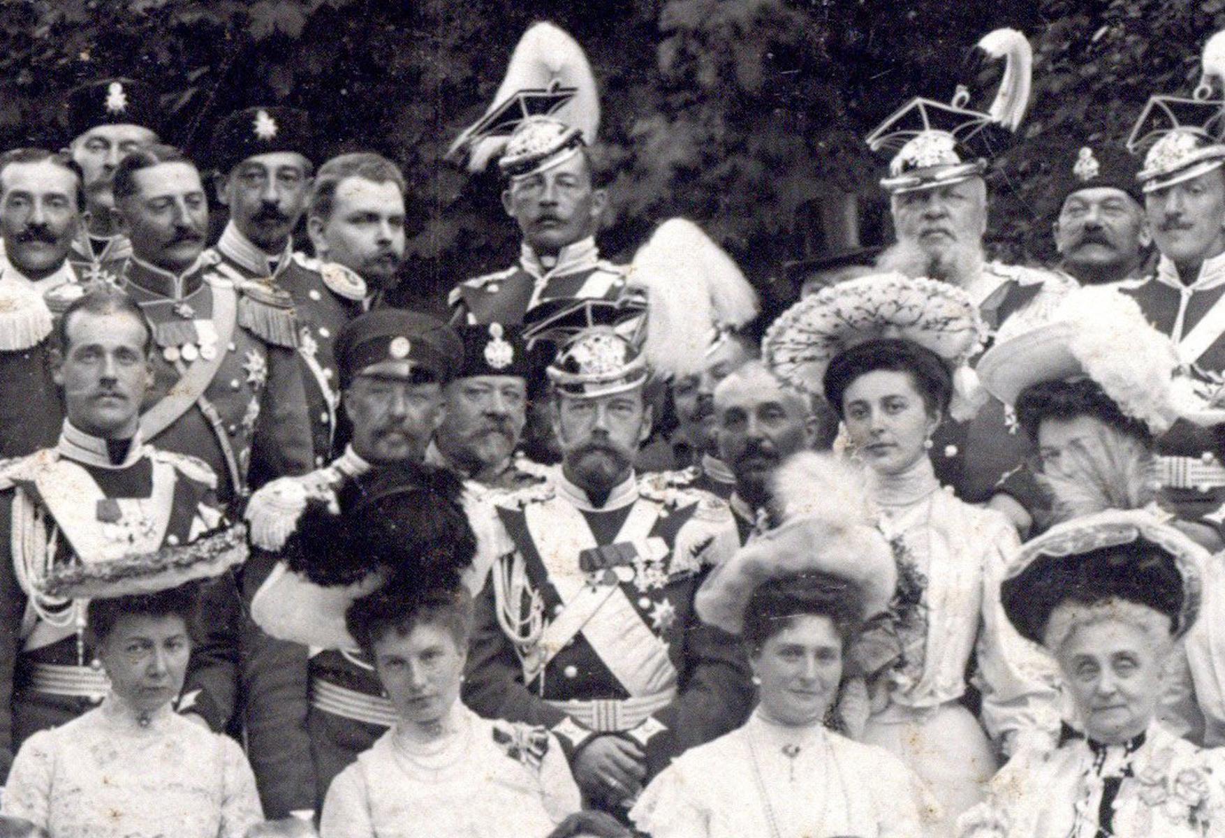 Royal Ulhans Regiment of Tsar Nicholas II. – Original Foto von Karl Bulla  im Angebot 1