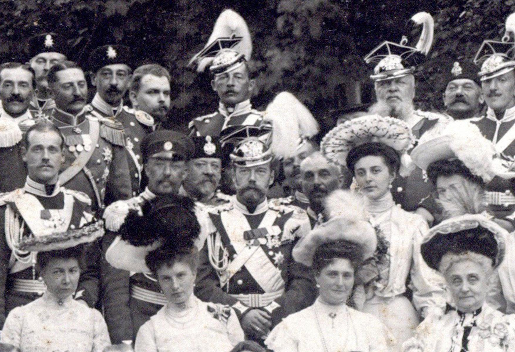 Royal Ulhans Regiment of Tsar Nicholas II. – Original Foto von Karl Bulla im Angebot 1