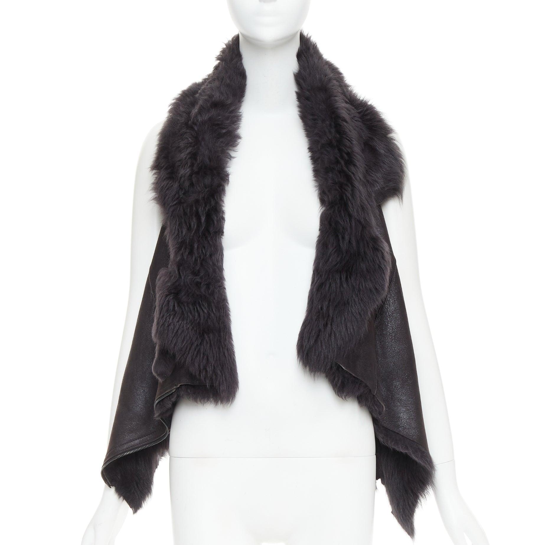 Noir KARL DONOGHUE Gilet en cuir d'agneau noir doublé de fourrure à ourlet asymétrique dentelé XS en vente