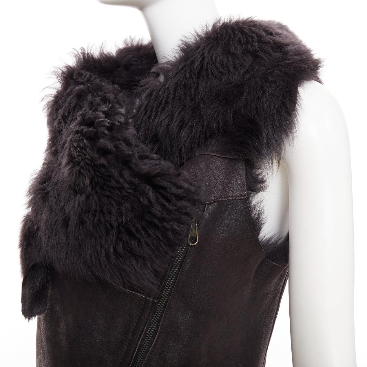 KARL DONOGHUE Gilet en cuir d'agneau noir doublé de fourrure à ourlet asymétrique dentelé XS en vente 3