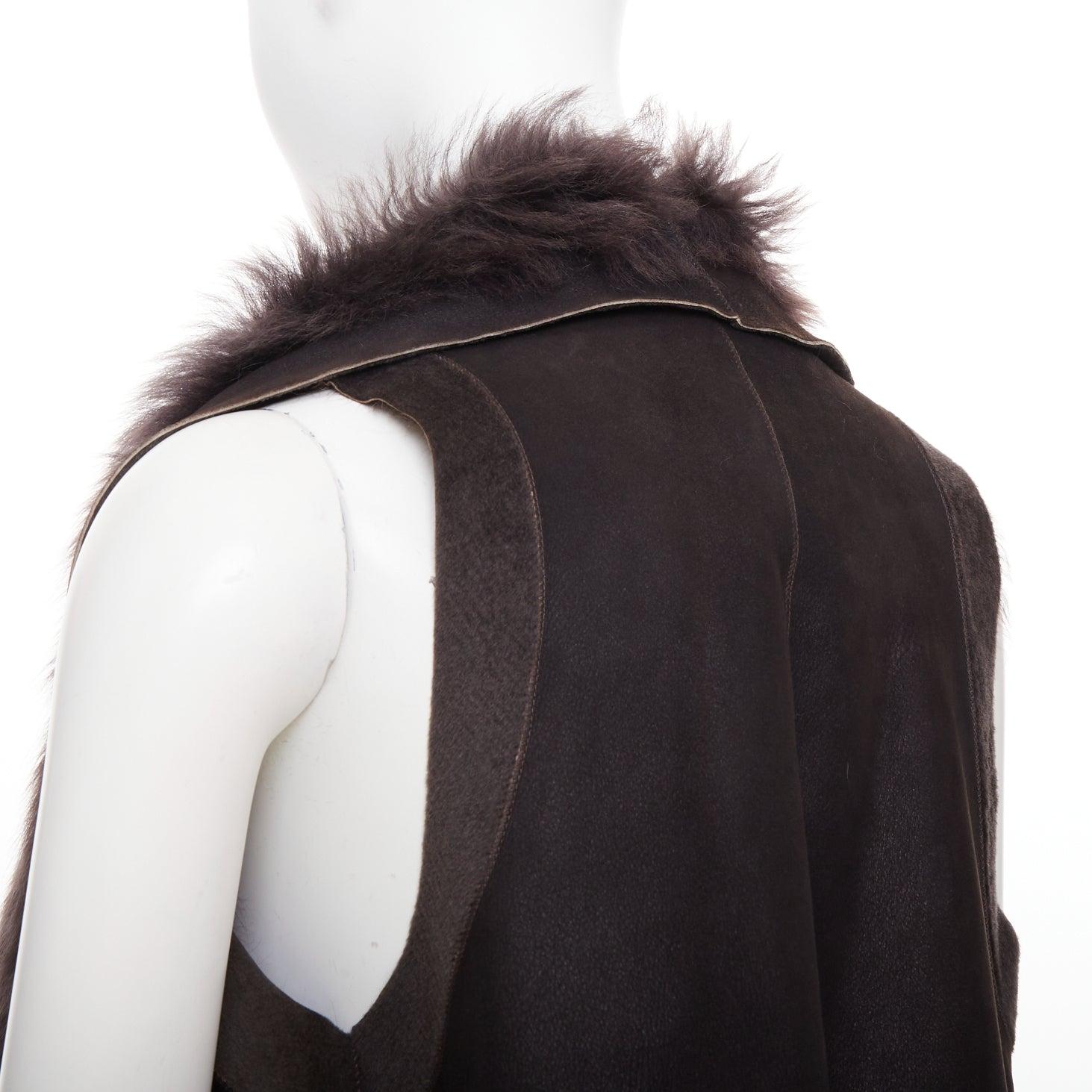 KARL DONOGHUE Dunkelbraun Lammfell Leder Pelz gefüttert drapierte Weste Jacke XS (Grau) im Angebot