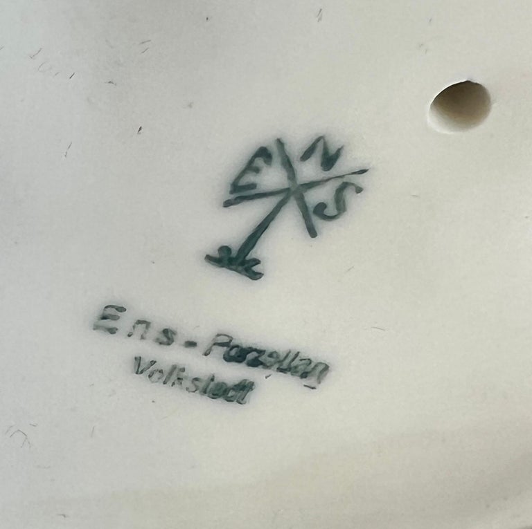 Karl Ens Feines Porzellan Polychromie Exotischer Vogel Skulptur eines Tukans bei 1stDibs Deutschland