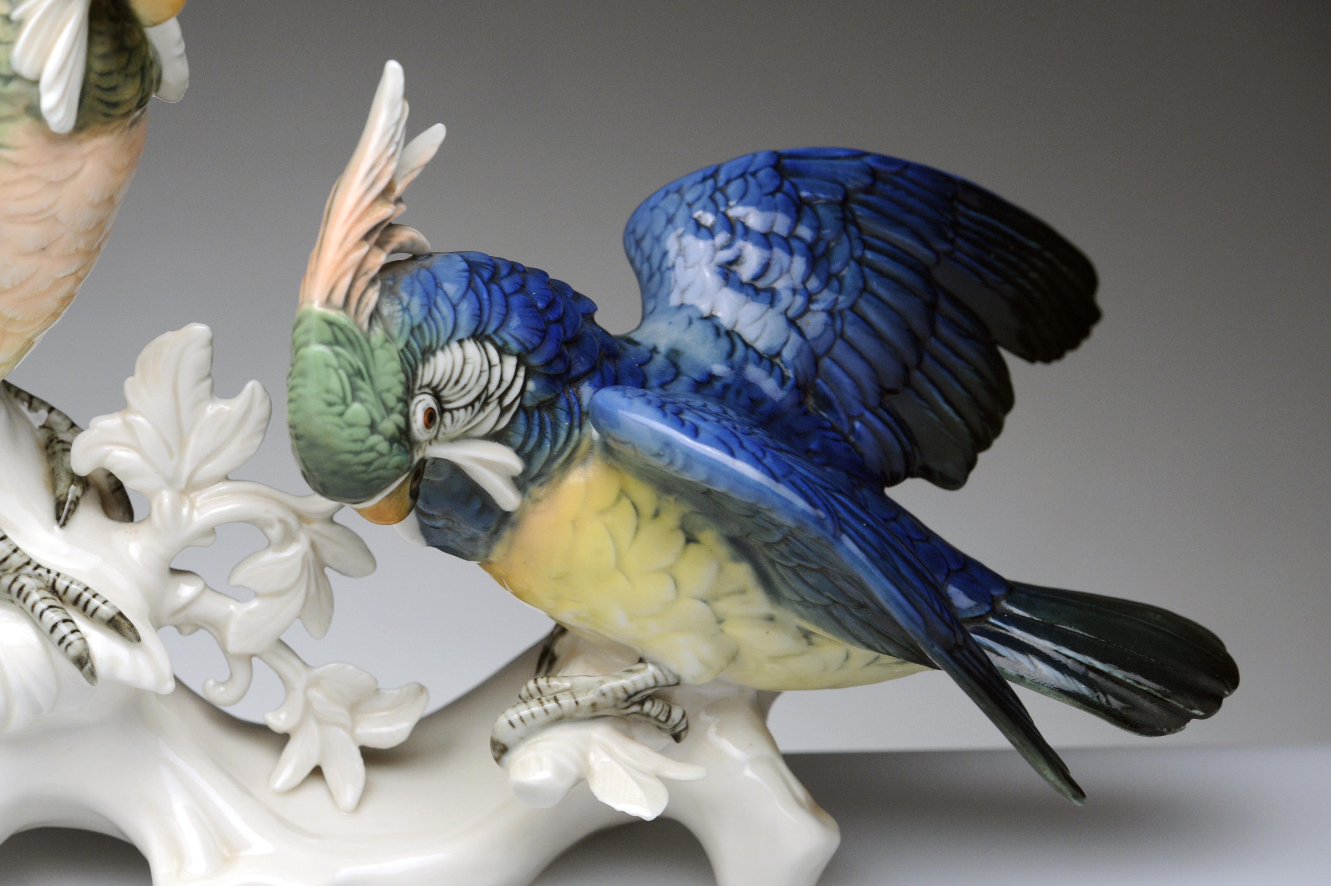 Figurine d'oiseau cacatoès perroquet en porcelaine allemande Karl Ens Excellent état à Washington, DC