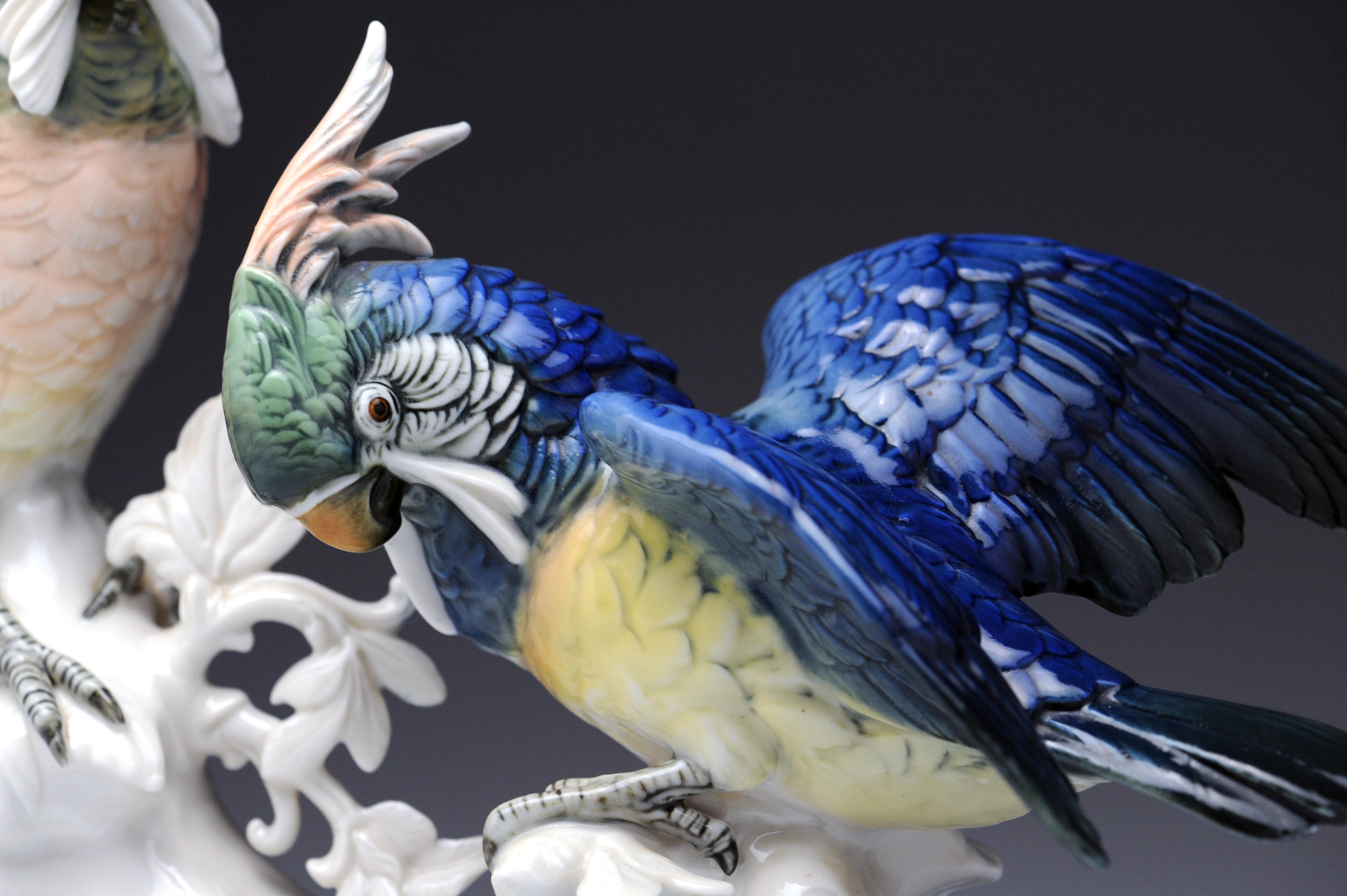 Milieu du XXe siècle Figurine d'oiseau cacatoès perroquet en porcelaine allemande Karl Ens